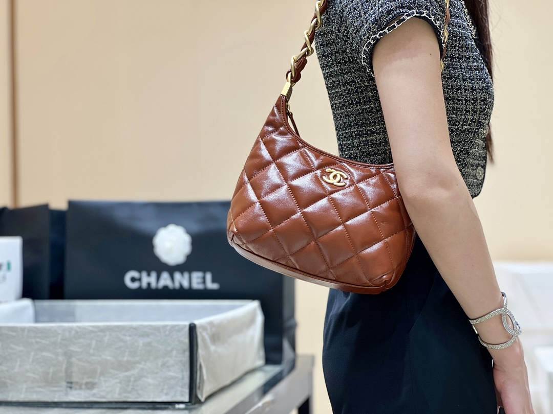 Ellebag top replica The Chanel Small Hobo Bag in Brown: 2024’s Must-Have Accessory(2024 Dec Updated)-Ti o dara ju Didara iro Louis Vuitton apo Online itaja, Ajọra onise apo ru