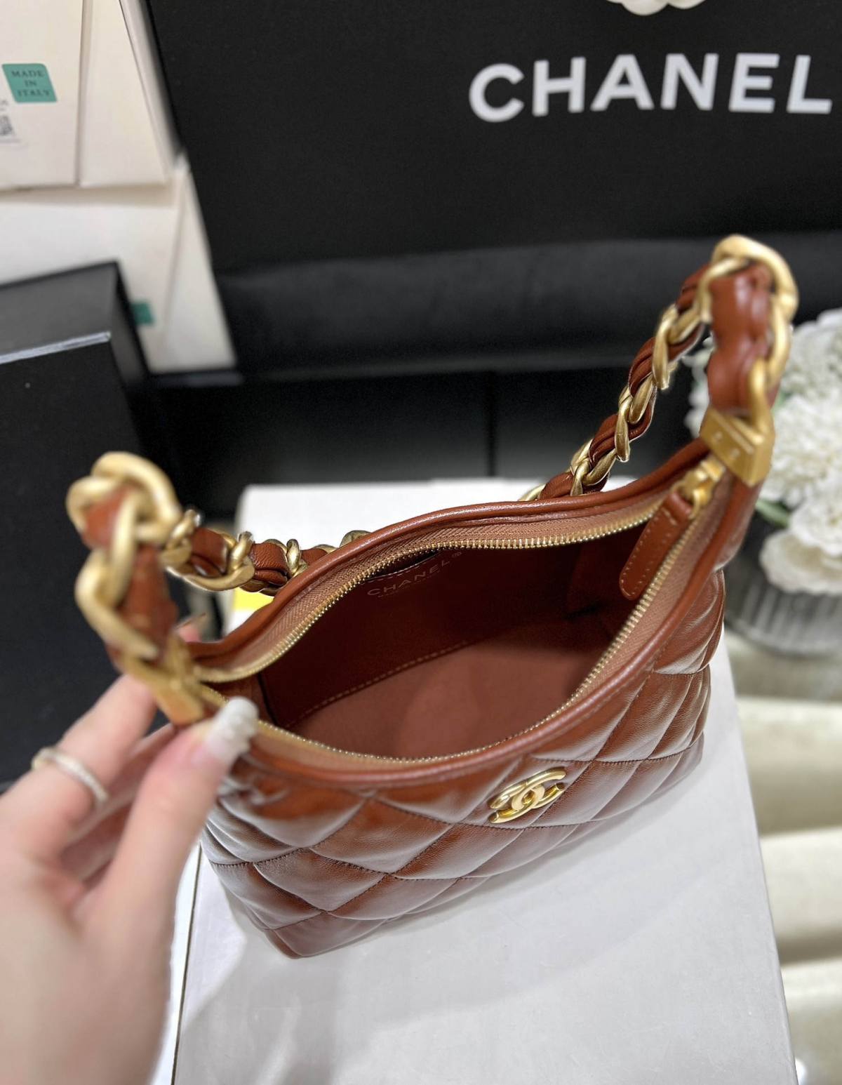 Ellebag top replica The Chanel Small Hobo Bag in Brown: 2024’s Must-Have Accessory(2024 Dec Updated)-Ti o dara ju Didara iro Louis Vuitton apo Online itaja, Ajọra onise apo ru