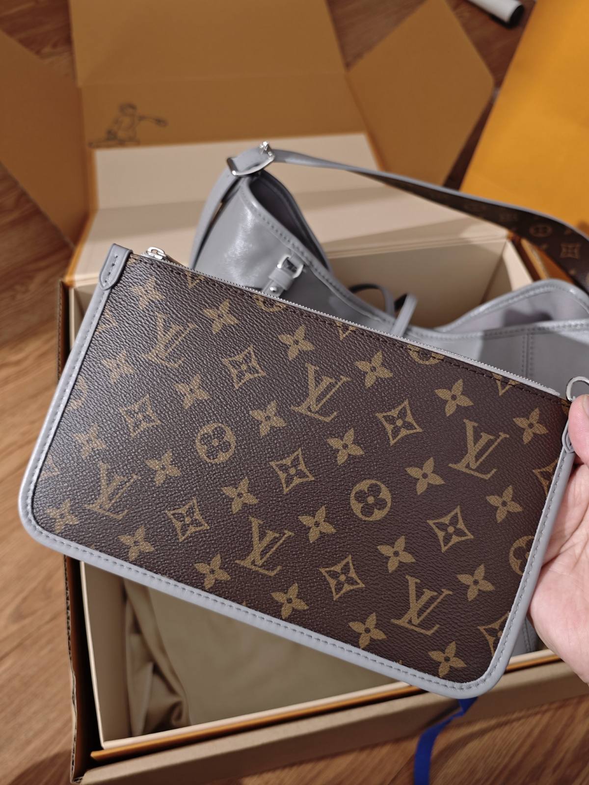 Ellebag’s Precision Craft: M12583 CarryAll Dark Medium Handbag – A 1:1 Replica Masterpiece(2024 Dec Updated)-Best Quality Fake Louis Vuitton Bag Online Store, Replica designer bag ru