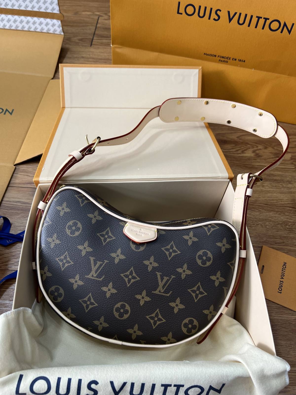 Ellebag’s 1:1 Replica Journey of the Louis Vuitton M46828 Croissant Handbag(2024 Dec Updated)-ఉత్తమ నాణ్యత నకిలీ లూయిస్ విట్టన్ బ్యాగ్ ఆన్‌లైన్ స్టోర్, రెప్లికా డిజైనర్ బ్యాగ్ రు