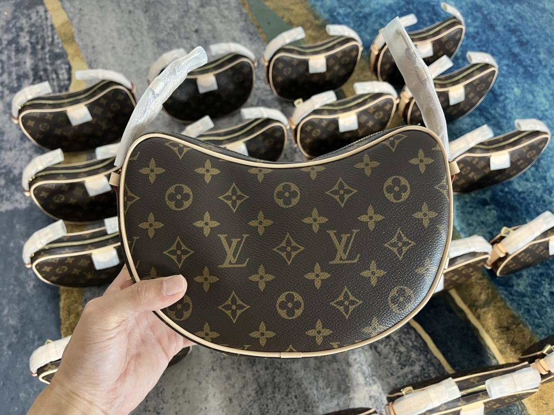 Ellebag’s 1:1 Replica Journey of the Louis Vuitton M46828 Croissant Handbag(2024 Dec Updated)-ఉత్తమ నాణ్యత నకిలీ లూయిస్ విట్టన్ బ్యాగ్ ఆన్‌లైన్ స్టోర్, రెప్లికా డిజైనర్ బ్యాగ్ రు