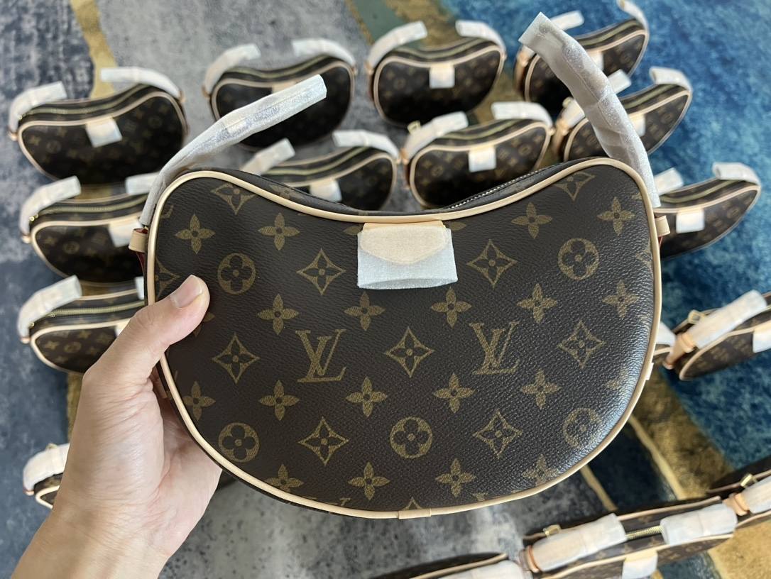 Ellebag’s 1:1 Replica Journey of the Louis Vuitton M46828 Croissant Handbag(2024 Dec Updated)-ఉత్తమ నాణ్యత నకిలీ లూయిస్ విట్టన్ బ్యాగ్ ఆన్‌లైన్ స్టోర్, రెప్లికా డిజైనర్ బ్యాగ్ రు