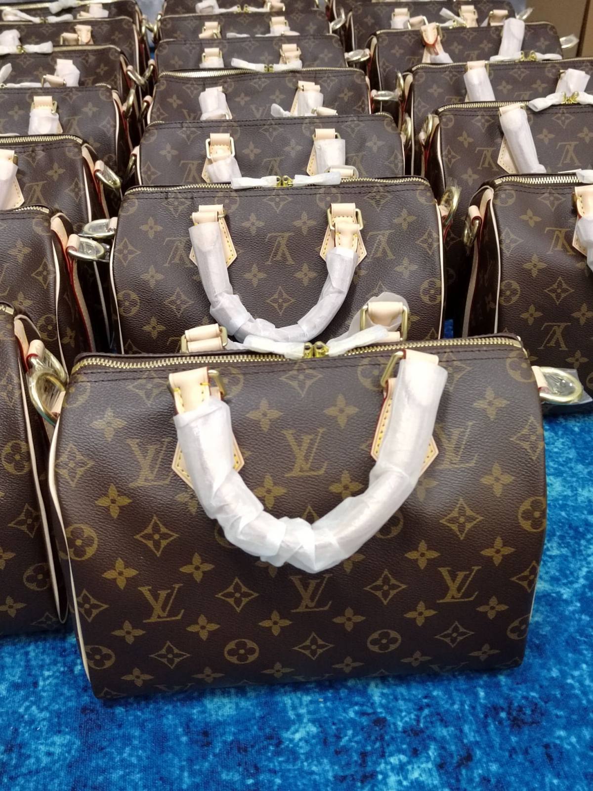 Ellebag’s 1:1 Replica of Louis Vuitton M41113 Speedy 25 Handbag with Shoulder Strap – Perfect Craftsmanship and Timeless Style(2024 Dec Updated)-ఉత్తమ నాణ్యత నకిలీ లూయిస్ విట్టన్ బ్యాగ్ ఆన్‌లైన్ స్టోర్, రెప్లికా డిజైనర్ బ్యాగ్ రు