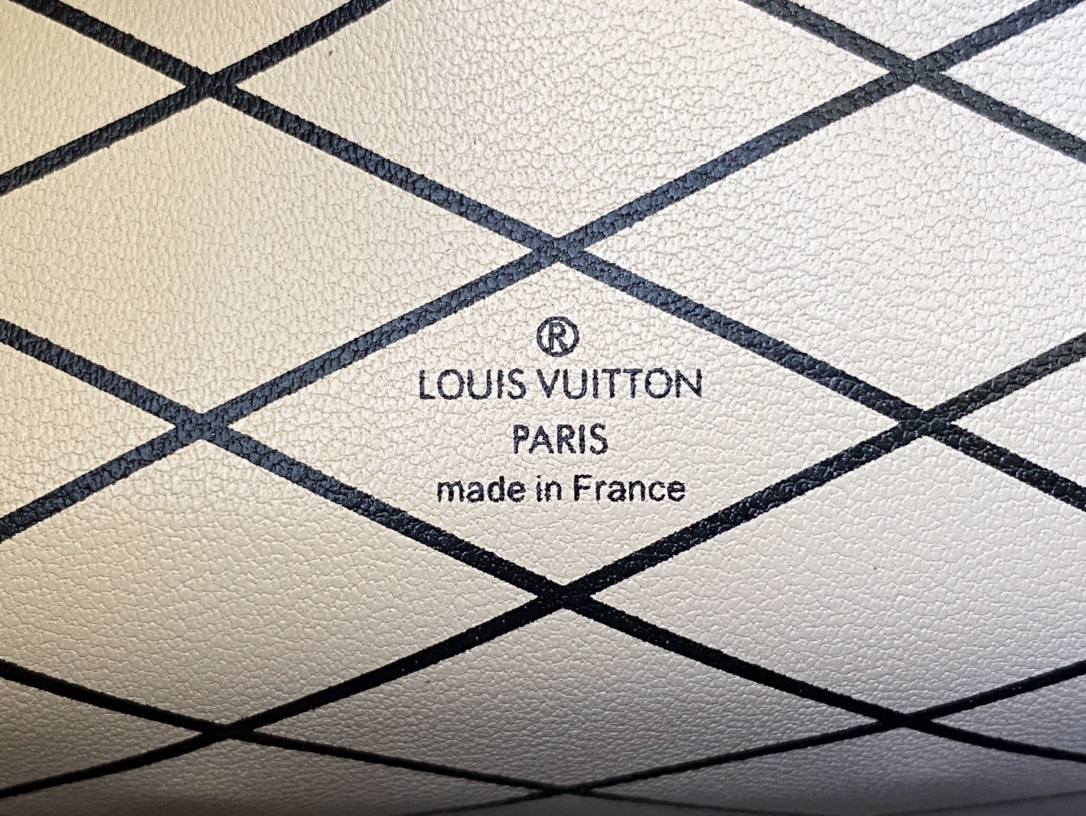 Ellebag’s 1:1 Replica of Louis Vuitton M43596 Soft Box Bag(2024 Dec Updated)-Tayada ugu Fiican ee Louis Vuitton Boorsada Online Store, Bac naqshadeeye nuqul ah