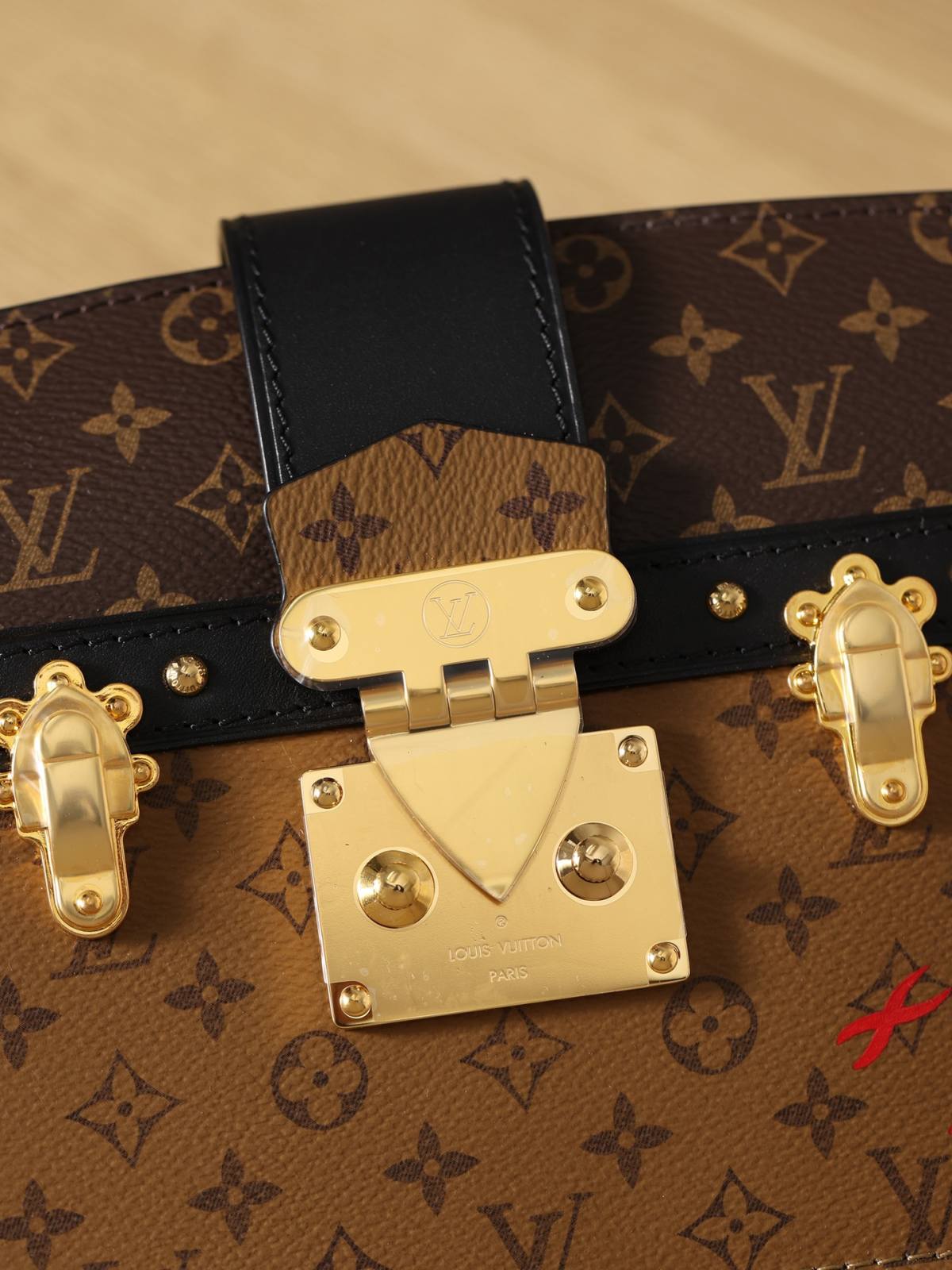 Ellebag’s 1:1 Replica of Louis Vuitton M43596 Soft Box Bag(2024 Dec Updated)-Tayada ugu Fiican ee Louis Vuitton Boorsada Online Store, Bac naqshadeeye nuqul ah