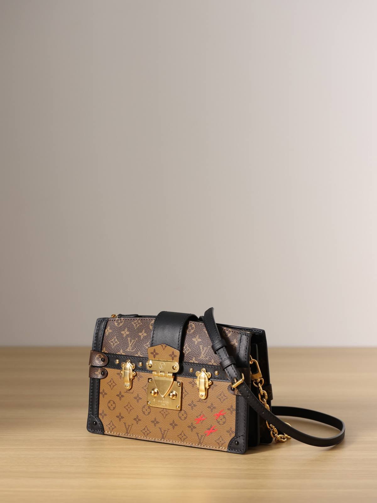 Ellebag’s 1:1 Replica of Louis Vuitton M43596 Soft Box Bag(2024 Dec Updated)-Tayada ugu Fiican ee Louis Vuitton Boorsada Online Store, Bac naqshadeeye nuqul ah