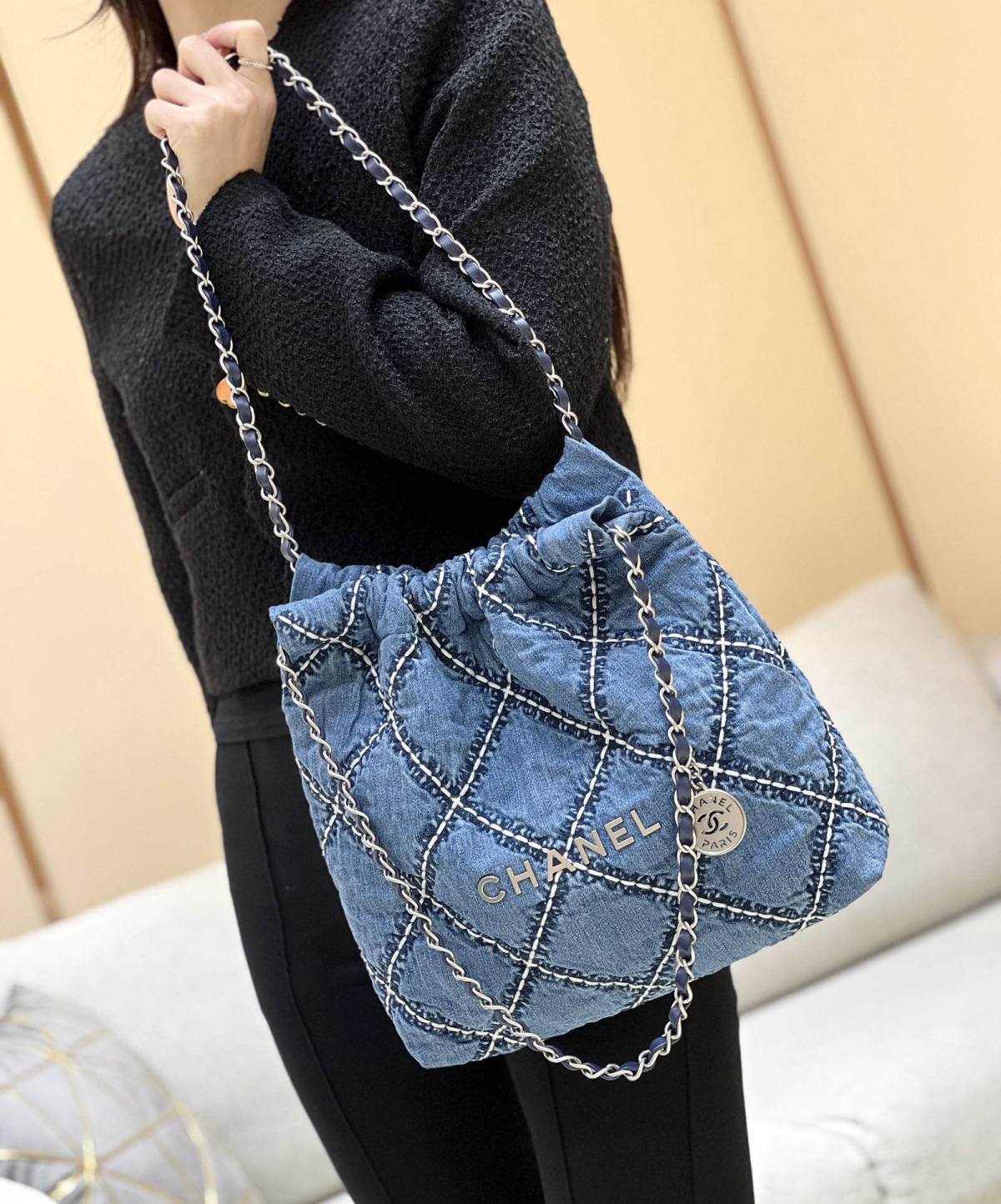 Ellebag’s Exquisite Replica of the Chanel 22 Small Handbag: A Denim Masterpiece with Silver-Tone Hardware(2024 Dec Updated)-Best Quality Fake Louis Vuitton Bag Online Store, Replica designer bag ru