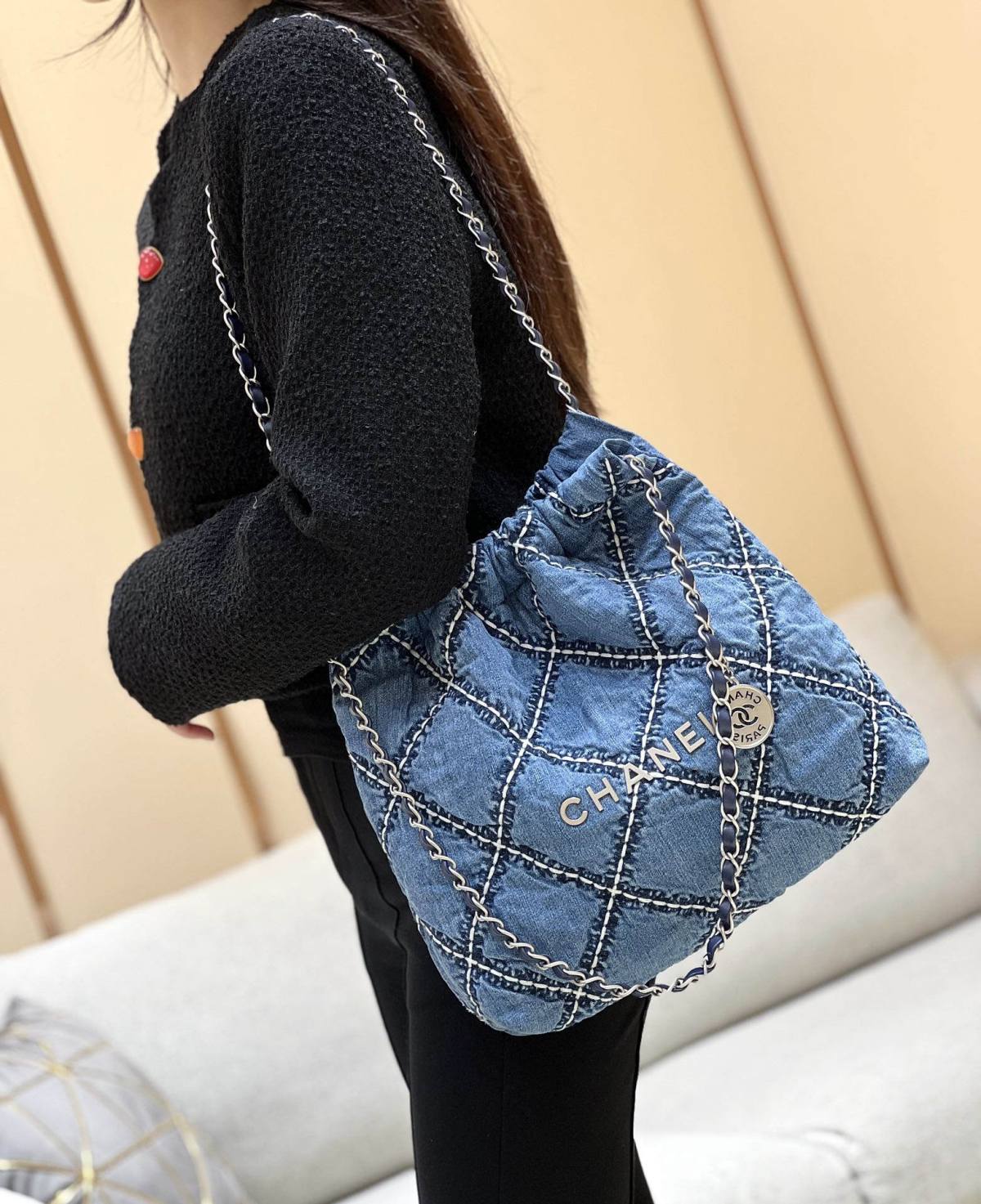 Ellebag’s Exquisite Replica of the Chanel 22 Small Handbag: A Denim Masterpiece with Silver-Tone Hardware(2024 Dec Updated)-Best Quality Fake Louis Vuitton Bag Online Store, Replica designer bag ru