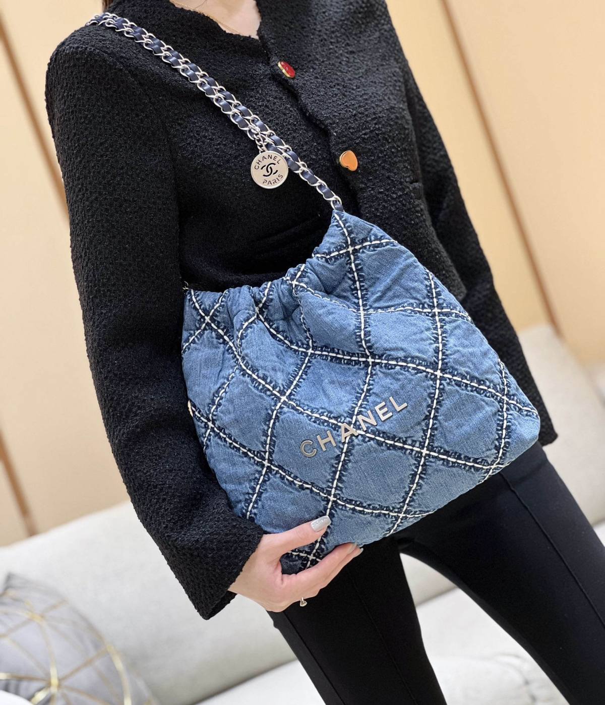 Ellebag’s Exquisite Replica of the Chanel 22 Small Handbag: A Denim Masterpiece with Silver-Tone Hardware(2024 Dec Updated)-Best Quality Fake Louis Vuitton Bag Online Store, Replica designer bag ru