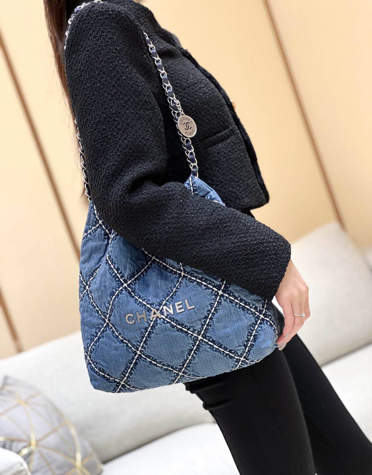 Ellebag’s Exquisite Replica of the Chanel 22 Small Handbag: A Denim Masterpiece with Silver-Tone Hardware(2024 Dec Updated)-Best Quality Fake Louis Vuitton Bag Online Store, Replica designer bag ru