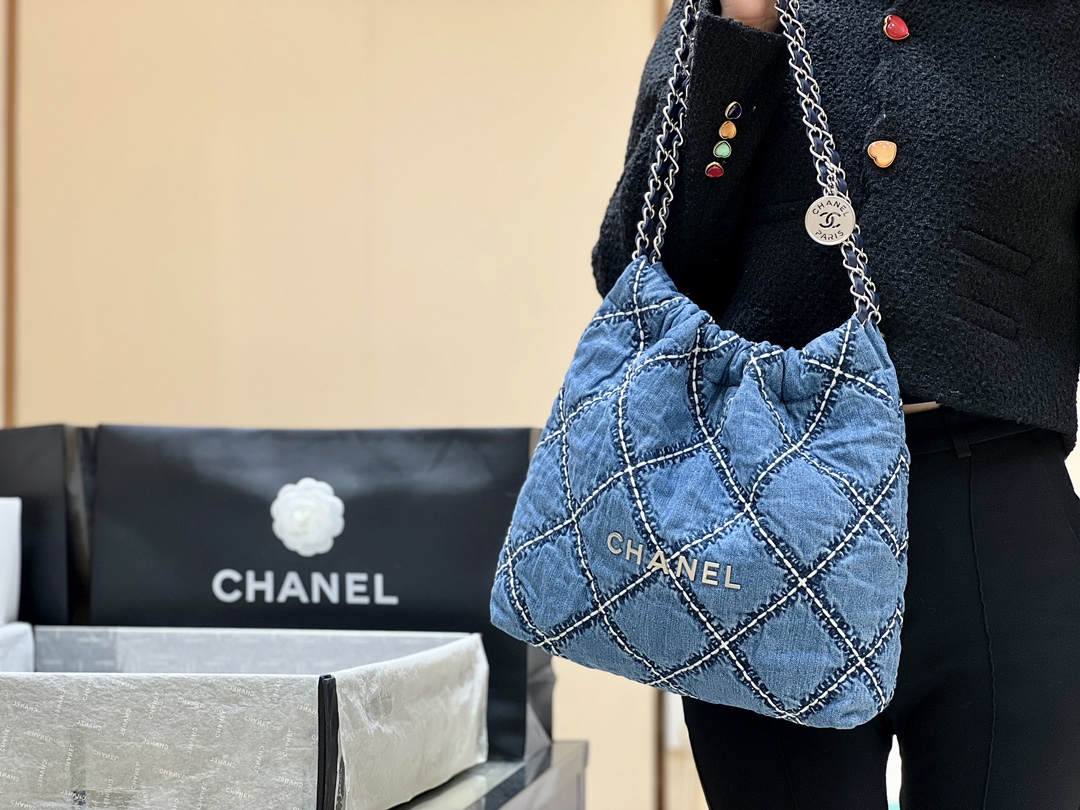 Ellebag’s Exquisite Replica of the Chanel 22 Small Handbag: A Denim Masterpiece with Silver-Tone Hardware(2024 Dec Updated)-Best Quality Fake Louis Vuitton Bag Online Store, Replica designer bag ru