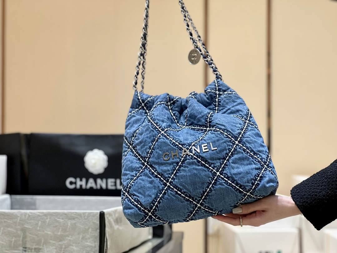 Ellebag’s Exquisite Replica of the Chanel 22 Small Handbag: A Denim Masterpiece with Silver-Tone Hardware(2024 Dec Updated)-Best Quality Fake Louis Vuitton Bag Online Store, Replica designer bag ru