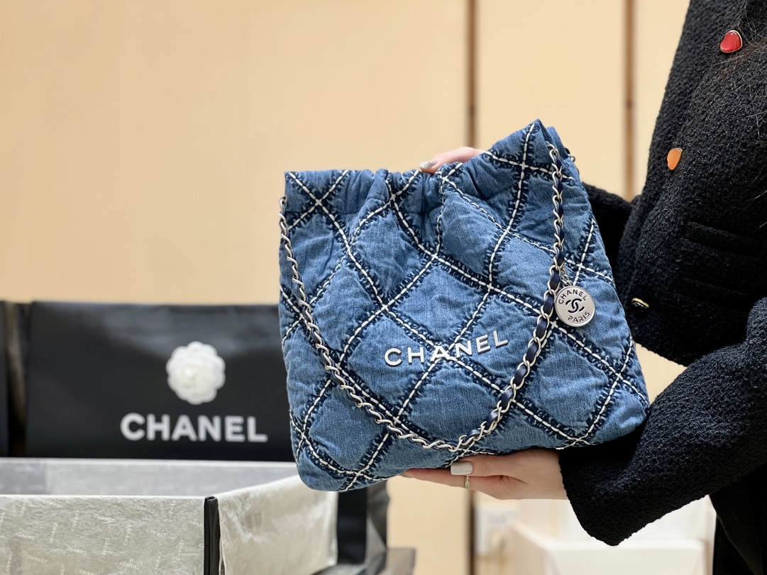 Ellebag’s Exquisite Replica of the Chanel 22 Small Handbag: A Denim Masterpiece with Silver-Tone Hardware(2024 Dec Updated)-Best Quality Fake Louis Vuitton Bag Online Store, Replica designer bag ru