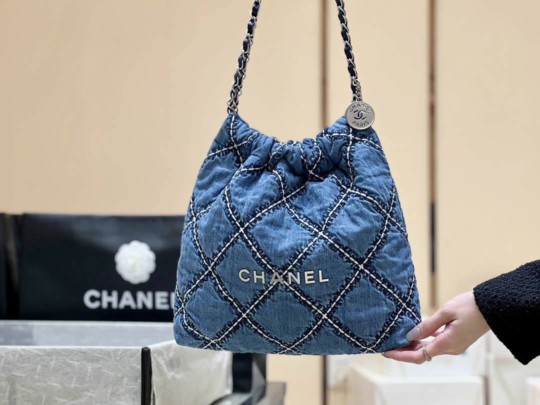 Ellebag’s Exquisite Replica of the Chanel 22 Small Handbag: A Denim Masterpiece with Silver-Tone Hardware(2024 Dec Updated)-Best Quality Fake Louis Vuitton Bag Online Store, Replica designer bag ru