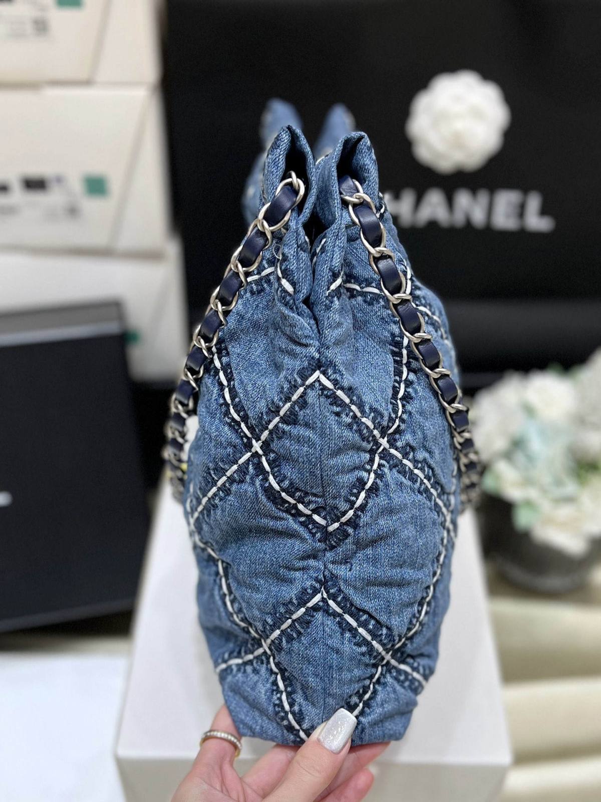 Ellebag’s Exquisite Replica of the Chanel 22 Small Handbag: A Denim Masterpiece with Silver-Tone Hardware(2024 Dec Updated)-Best Quality Fake Louis Vuitton Bag Online Store, Replica designer bag ru