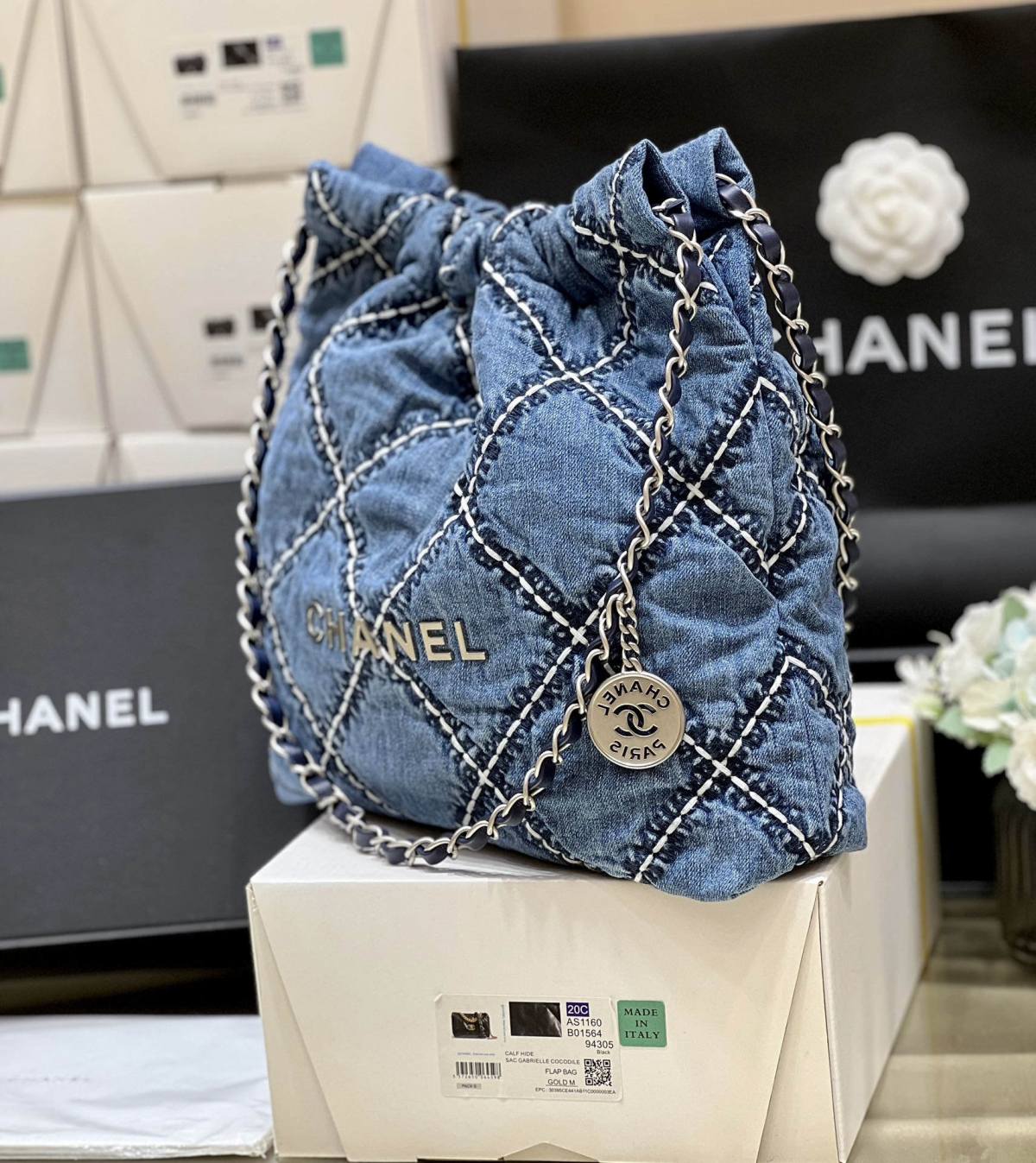 Ellebag’s Exquisite Replica of the Chanel 22 Small Handbag: A Denim Masterpiece with Silver-Tone Hardware(2024 Dec Updated)-Best Quality Fake Louis Vuitton Bag Online Store, Replica designer bag ru