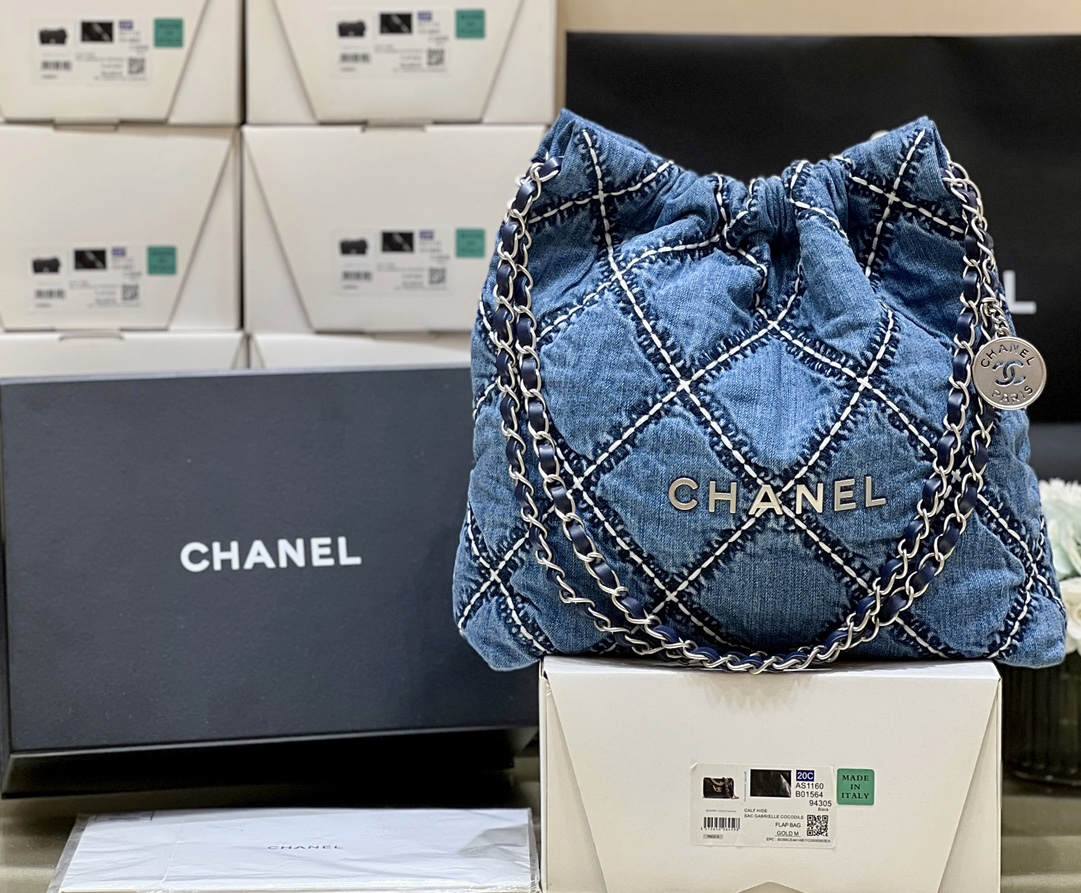 Ellebag’s Exquisite Replica of the Chanel 22 Small Handbag: A Denim Masterpiece with Silver-Tone Hardware(2024 Dec Updated)-Best Quality Fake Louis Vuitton Bag Online Store, Replica designer bag ru