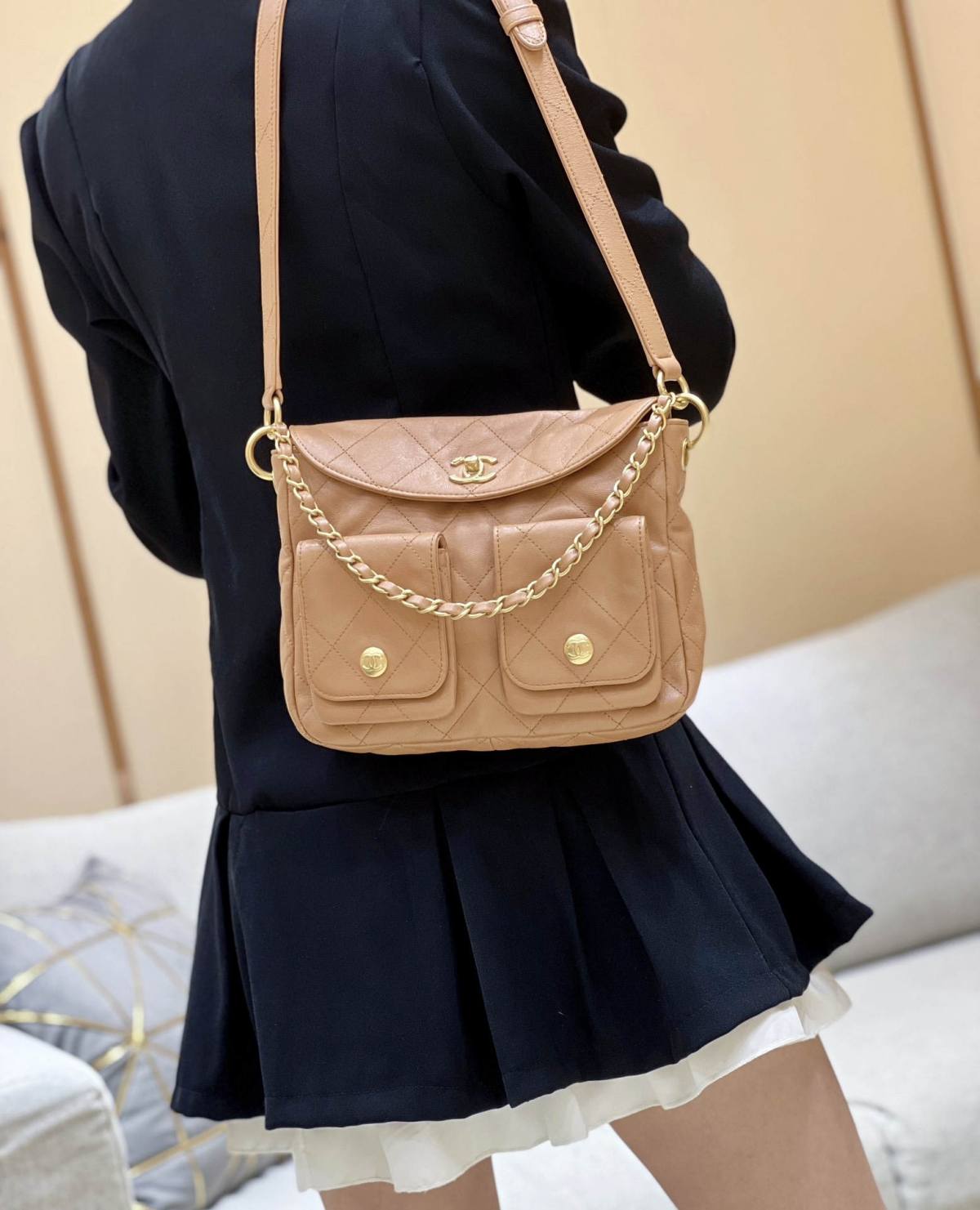 Ellebag’s Exquisite Replica of the Chanel 24P Hobo Bag: A 24cm Masterpiece with Pearl Chain and Champagne Gold Hardware(2024 Dec Updated)-Best Quality Fake Louis Vuitton Bag Online Store, Replica designer bag ru