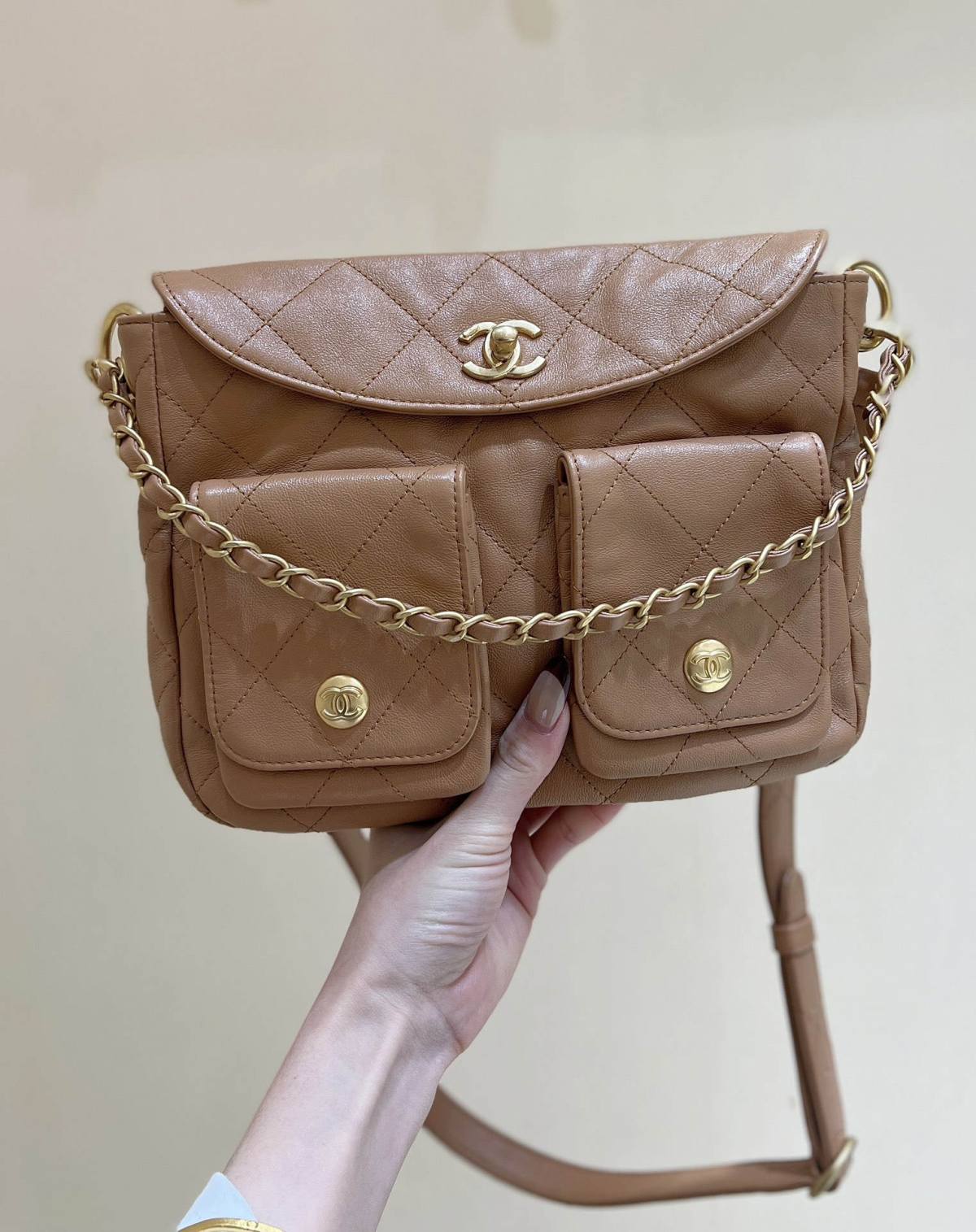 Ellebag’s Exquisite Replica of the Chanel 24P Hobo Bag: A 24cm Masterpiece with Pearl Chain and Champagne Gold Hardware(2024 Dec Updated)-Best Quality Fake Louis Vuitton Bag Online Store, Replica designer bag ru