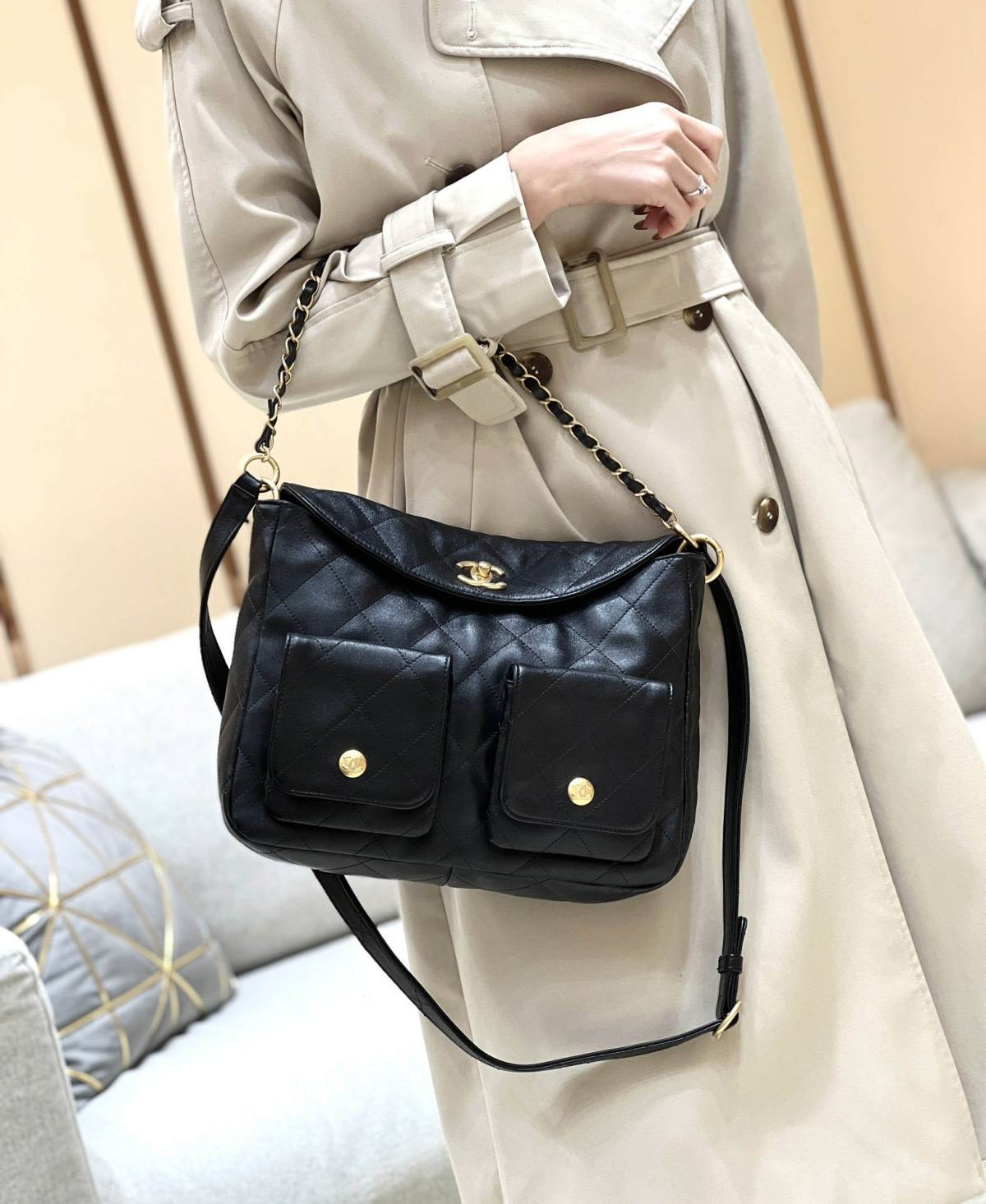 Ellebag’s Exquisite Replica of the Chanel 24P Hobo Bag: A 30cm Black Masterpiece with Aged Hardware(2024 Dec Updated)-Best Quality Fake Louis Vuitton Bag Online Store, Replica designer bag ru