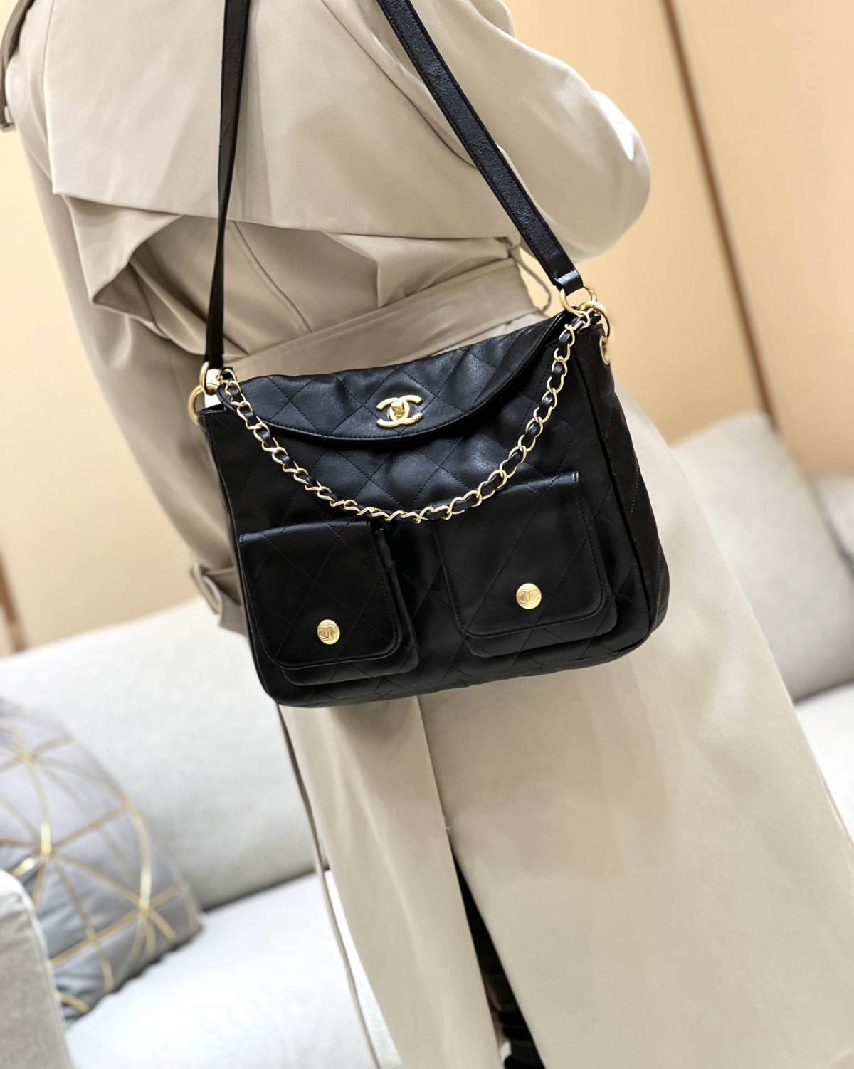 Ellebag’s Exquisite Replica of the Chanel 24P Hobo Bag: A 30cm Black Masterpiece with Aged Hardware(2024 Dec Updated)-Best Quality Fake Louis Vuitton Bag Online Store, Replica designer bag ru