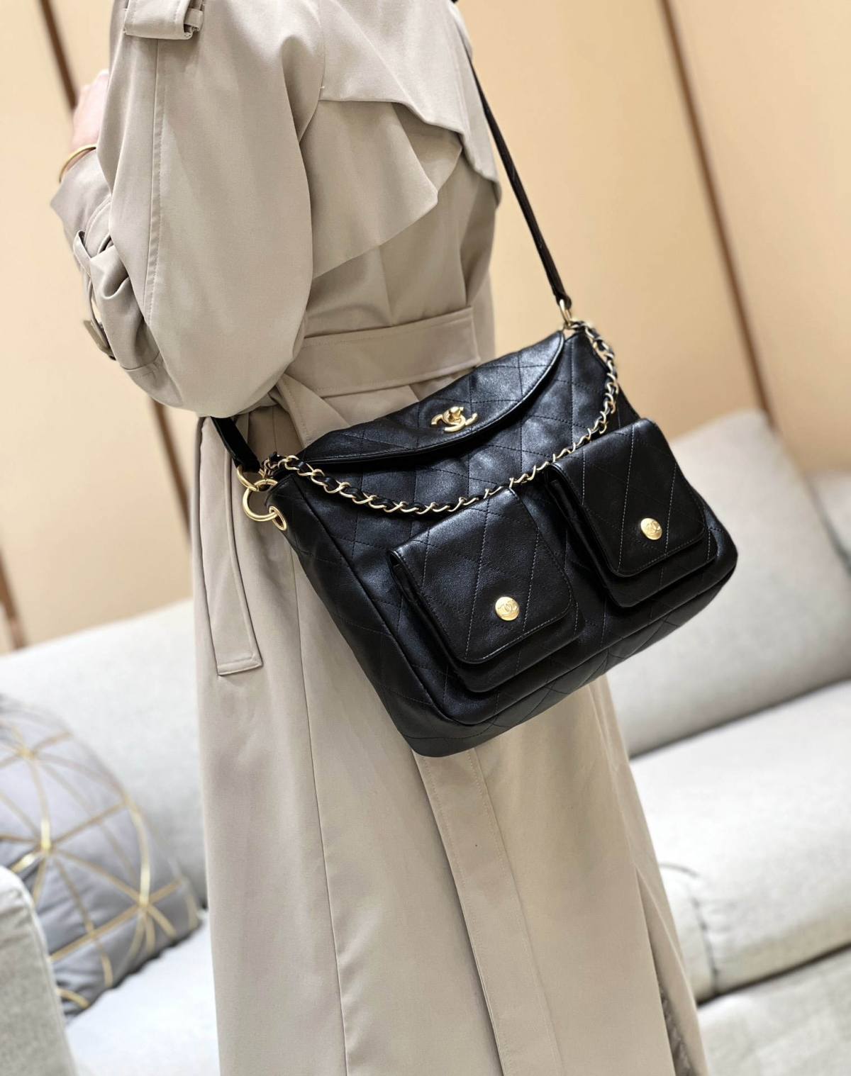 Ellebag’s Exquisite Replica of the Chanel 24P Hobo Bag: A 30cm Black Masterpiece with Aged Hardware(2024 Dec Updated)-Best Quality Fake Louis Vuitton Bag Online Store, Replica designer bag ru