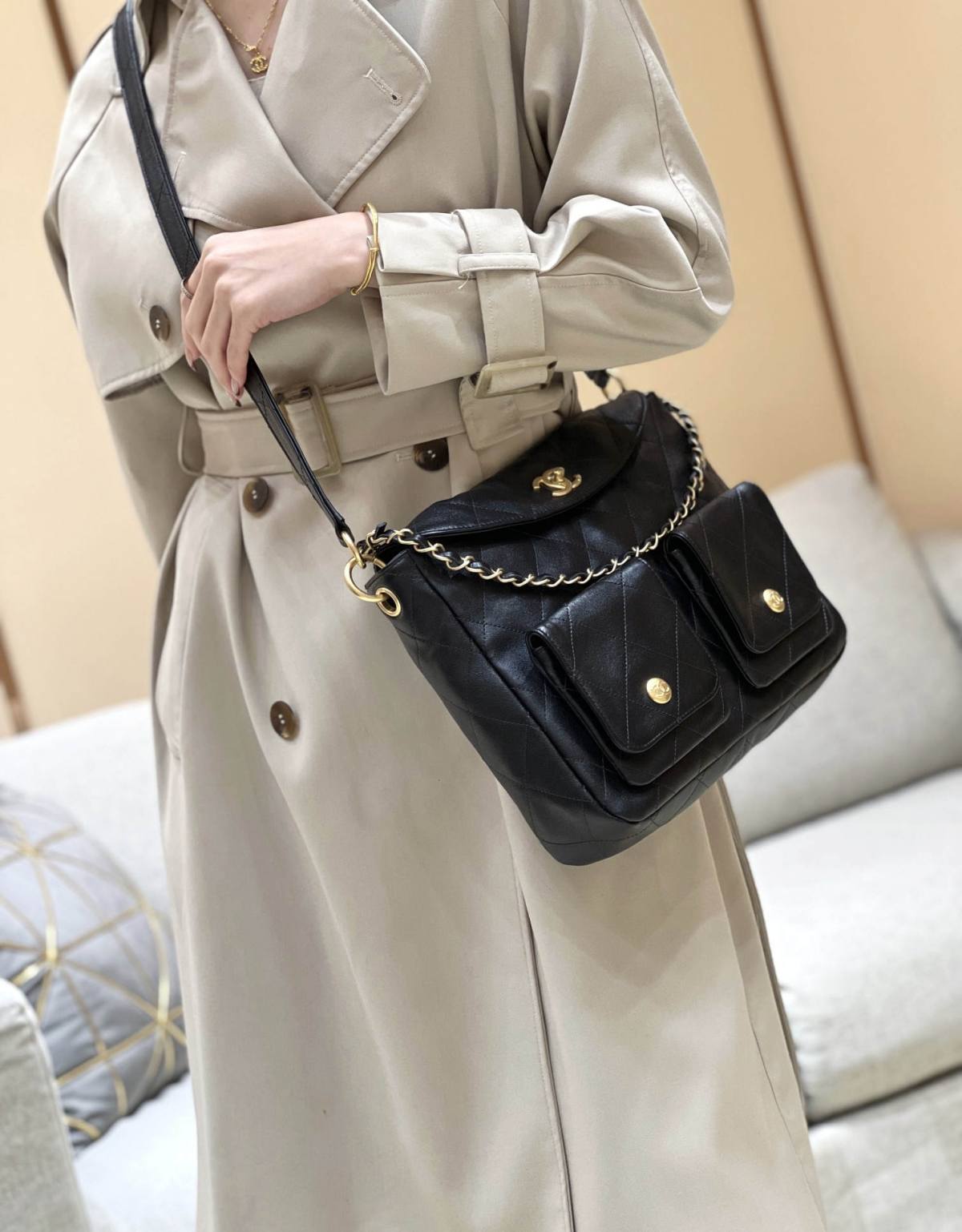 Ellebag’s Exquisite Replica of the Chanel 24P Hobo Bag: A 30cm Black Masterpiece with Aged Hardware(2024 Dec Updated)-Best Quality Fake Louis Vuitton Bag Online Store, Replica designer bag ru