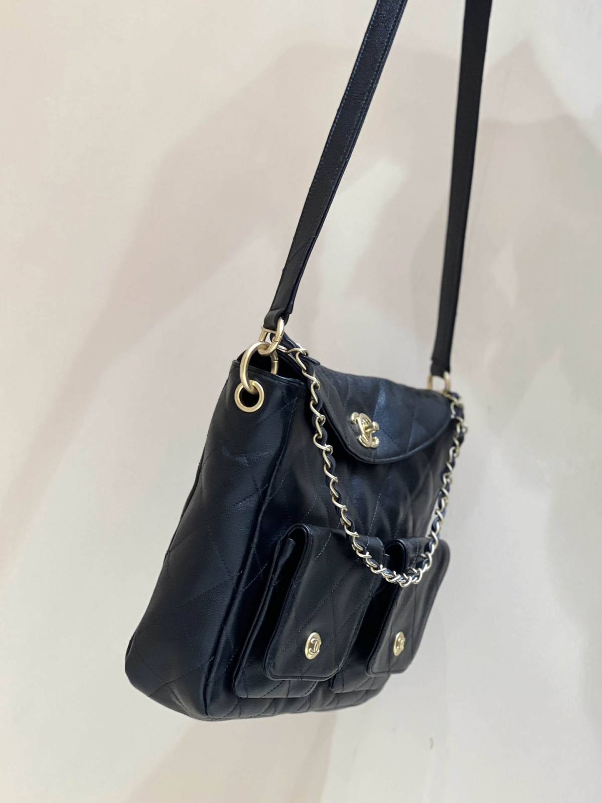 Ellebag’s Exquisite Replica of the Chanel 24P Hobo Bag: A 30cm Black Masterpiece with Aged Hardware(2024 Dec Updated)-Best Quality Fake Louis Vuitton Bag Online Store, Replica designer bag ru