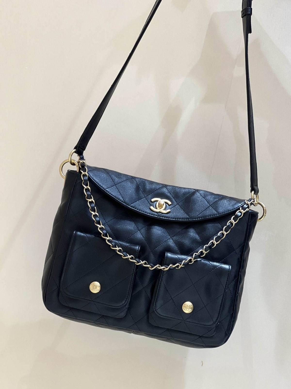 Ellebag’s Exquisite Replica of the Chanel 24P Hobo Bag: A 30cm Black Masterpiece with Aged Hardware(2024 Dec Updated)-Best Quality Fake Louis Vuitton Bag Online Store, Replica designer bag ru