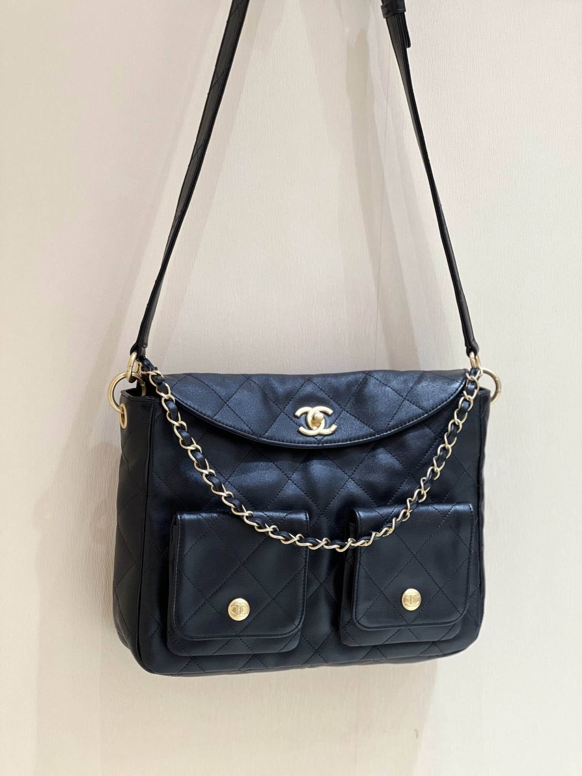 Ellebag’s Exquisite Replica of the Chanel 24P Hobo Bag: A 30cm Black Masterpiece with Aged Hardware(2024 Dec Updated)-Best Quality Fake Louis Vuitton Bag Online Store, Replica designer bag ru