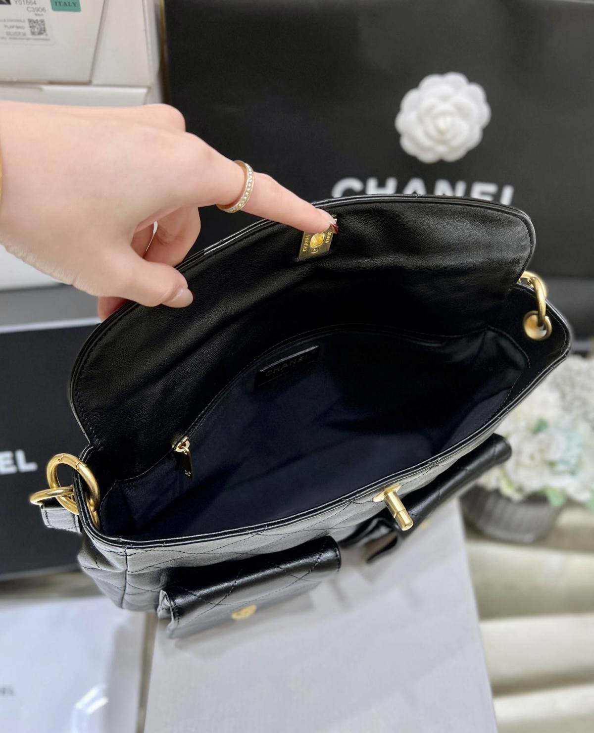 Ellebag’s Exquisite Replica of the Chanel 24P Hobo Bag: A 30cm Black Masterpiece with Aged Hardware(2024 Dec Updated)-Best Quality Fake Louis Vuitton Bag Online Store, Replica designer bag ru