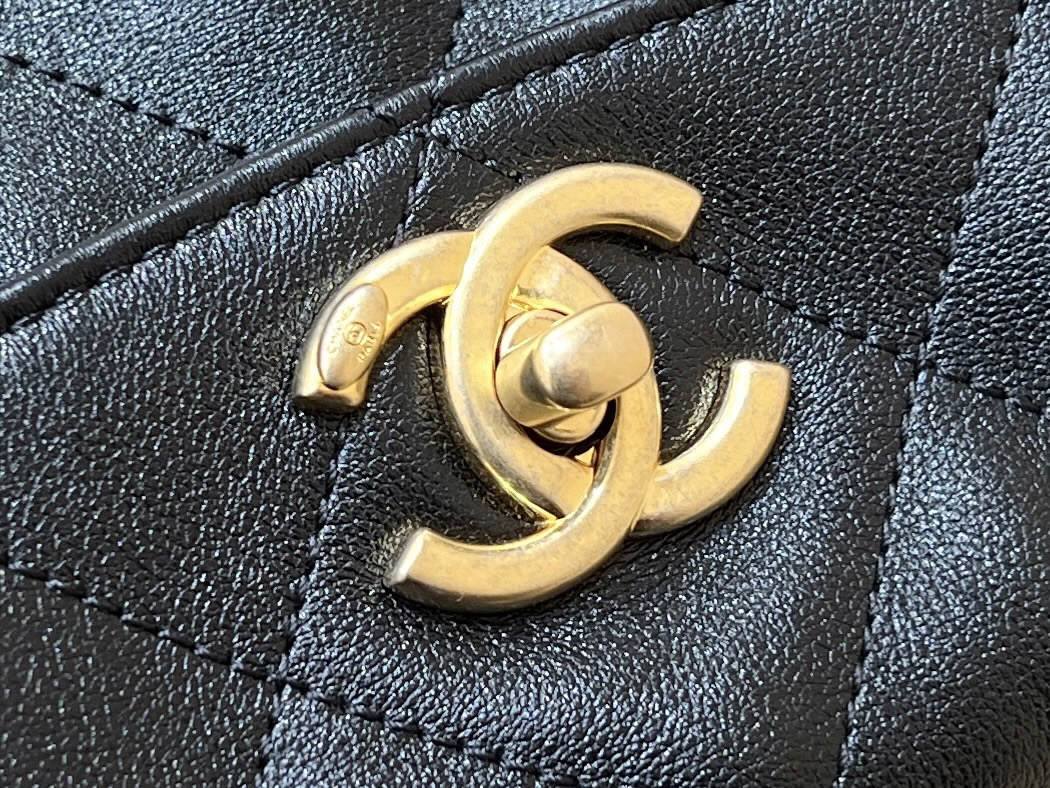 Ellebag’s Exquisite Replica of the Chanel 24P Hobo Bag: A 30cm Black Masterpiece with Aged Hardware(2024 Dec Updated)-Best Quality Fake Louis Vuitton Bag Online Store, Replica designer bag ru