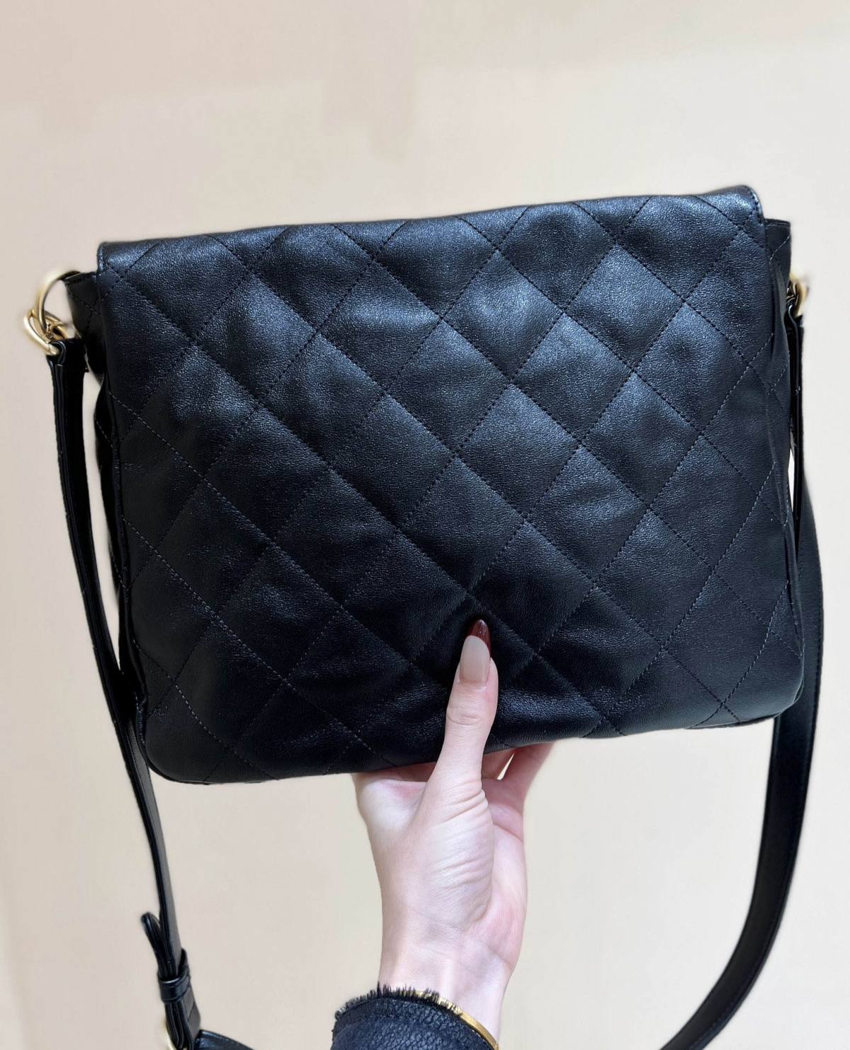 Ellebag’s Exquisite Replica of the Chanel 24P Hobo Bag: A 30cm Black Masterpiece with Aged Hardware(2024 Dec Updated)-Best Quality Fake Louis Vuitton Bag Online Store, Replica designer bag ru