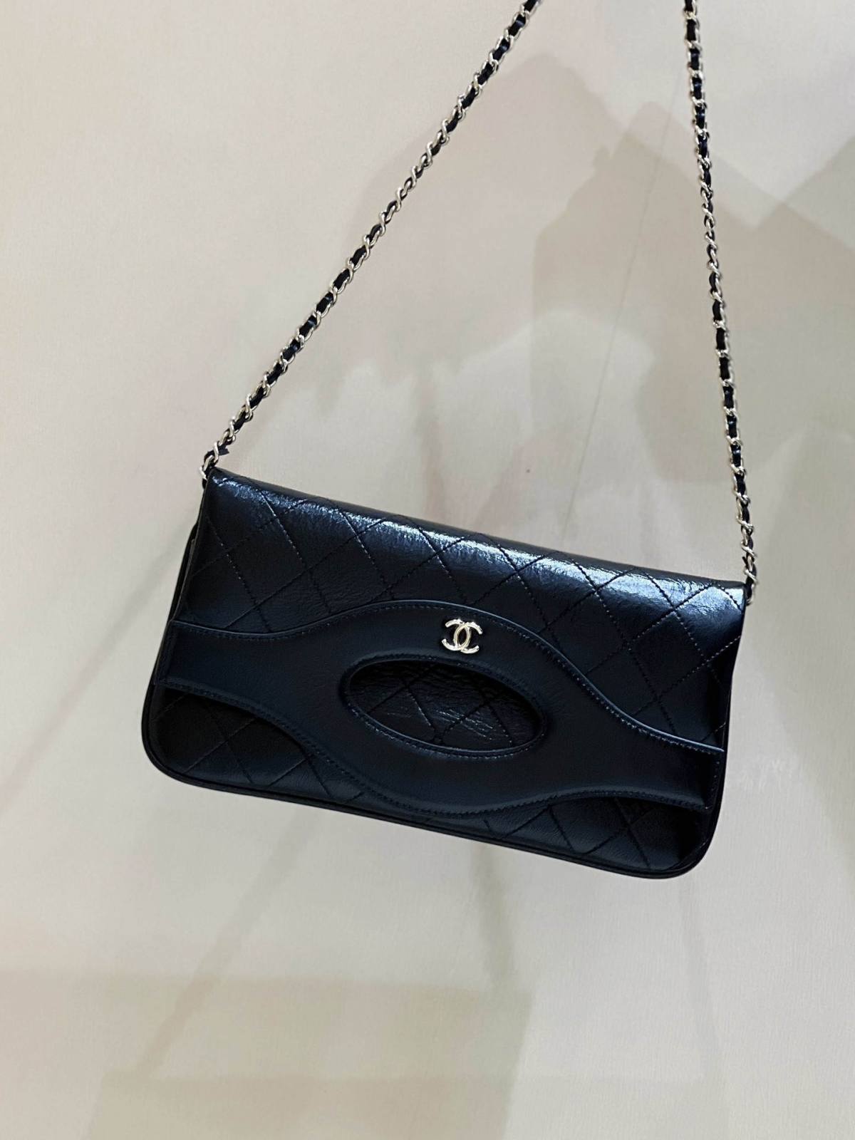 Ellebag’s Exquisite Replica of the Chanel 31 Pouch Bag: A 25cm Masterpiece with Pearl Chain and Champagne Gold Hardware(2024 Dec Updated)-Best Quality Fake Louis Vuitton Bag Online Store, Replica designer bag ru