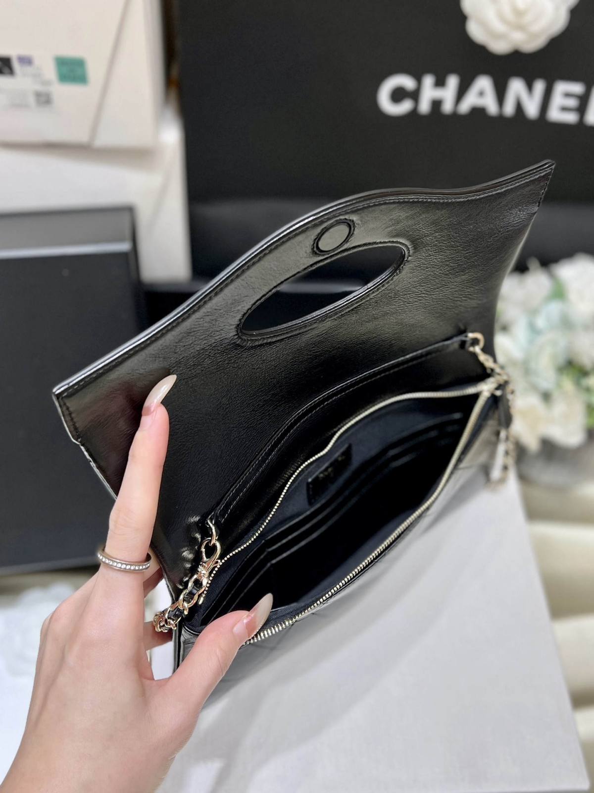 Ellebag’s Exquisite Replica of the Chanel 31 Pouch Bag: A 25cm Masterpiece with Pearl Chain and Champagne Gold Hardware(2024 Dec Updated)-Best Quality Fake Louis Vuitton Bag Online Store, Replica designer bag ru