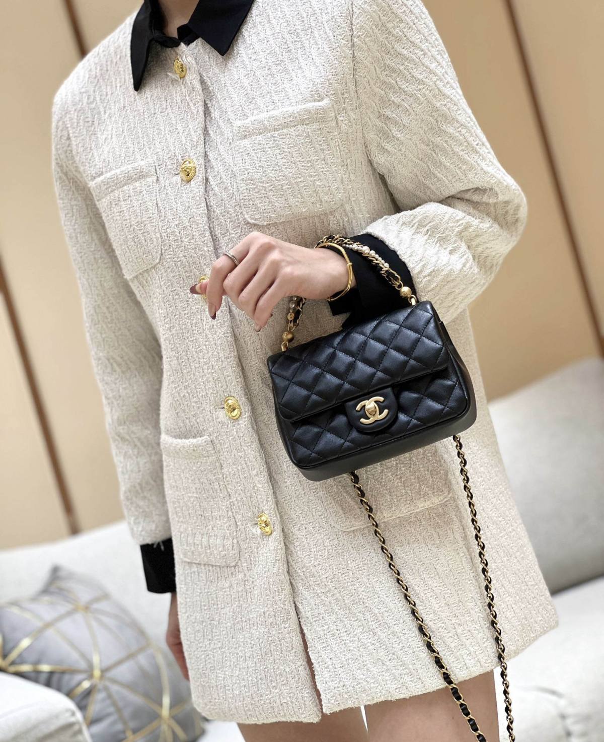 Ellebag’s Exquisite Replica of the Chanel Mini Flap Bag with Pearl Chain: A 17cm Light Beige Lambskin Masterpiece(2024 Dec Updated)-Best Quality Fake Louis Vuitton Bag Online Store, Replica designer bag ru