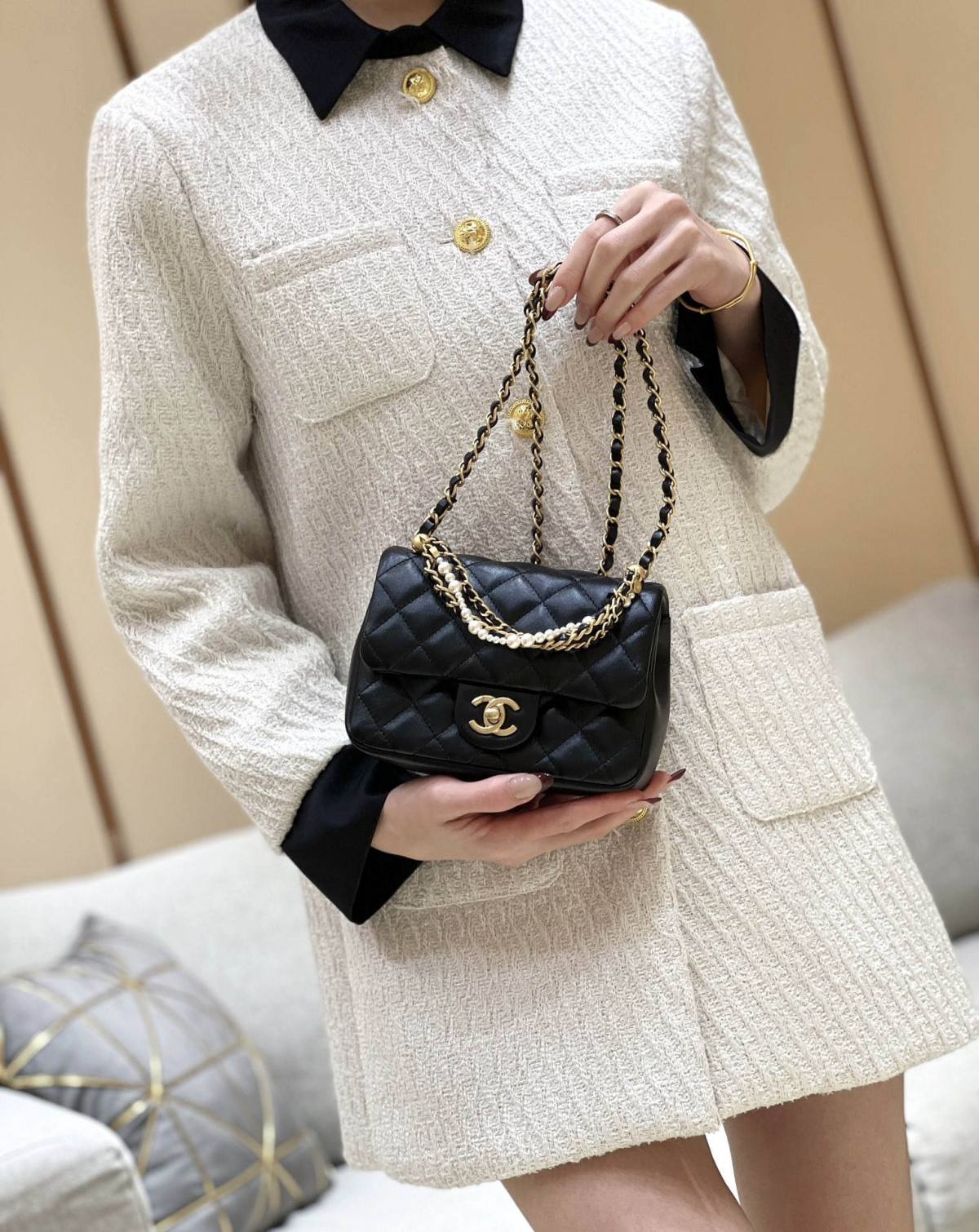 Ellebag’s Exquisite Replica of the Chanel Mini Flap Bag with Pearl Chain: A 17cm Light Beige Lambskin Masterpiece(2024 Dec Updated)-Best Quality Fake Louis Vuitton Bag Online Store, Replica designer bag ru