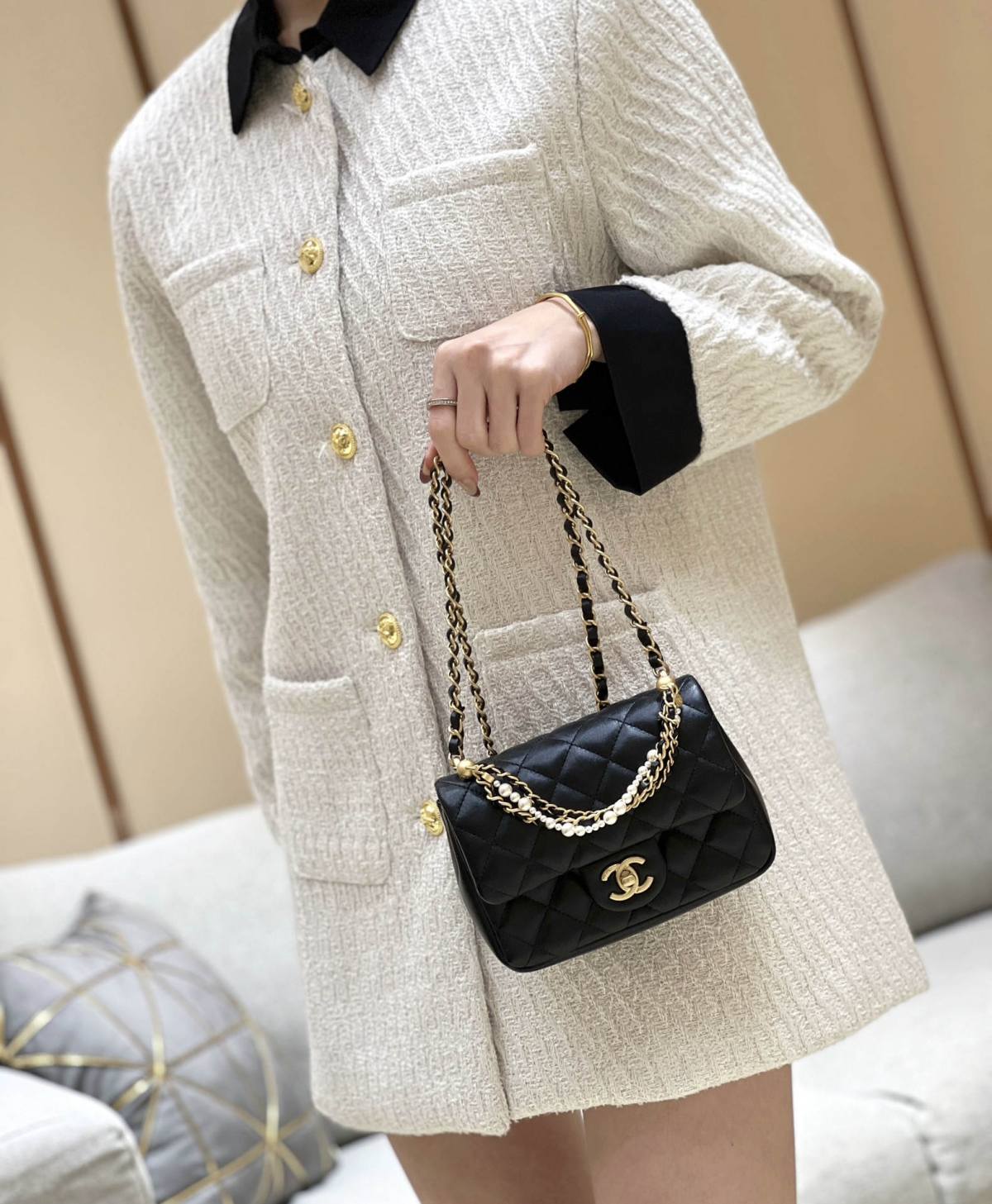 Ellebag’s Exquisite Replica of the Chanel Mini Flap Bag with Pearl Chain: A 17cm Light Beige Lambskin Masterpiece(2024 Dec Updated)-Pangalusna kualitas palsu Louis Vuitton Kantong Toko Online, Replica desainer kantong ru