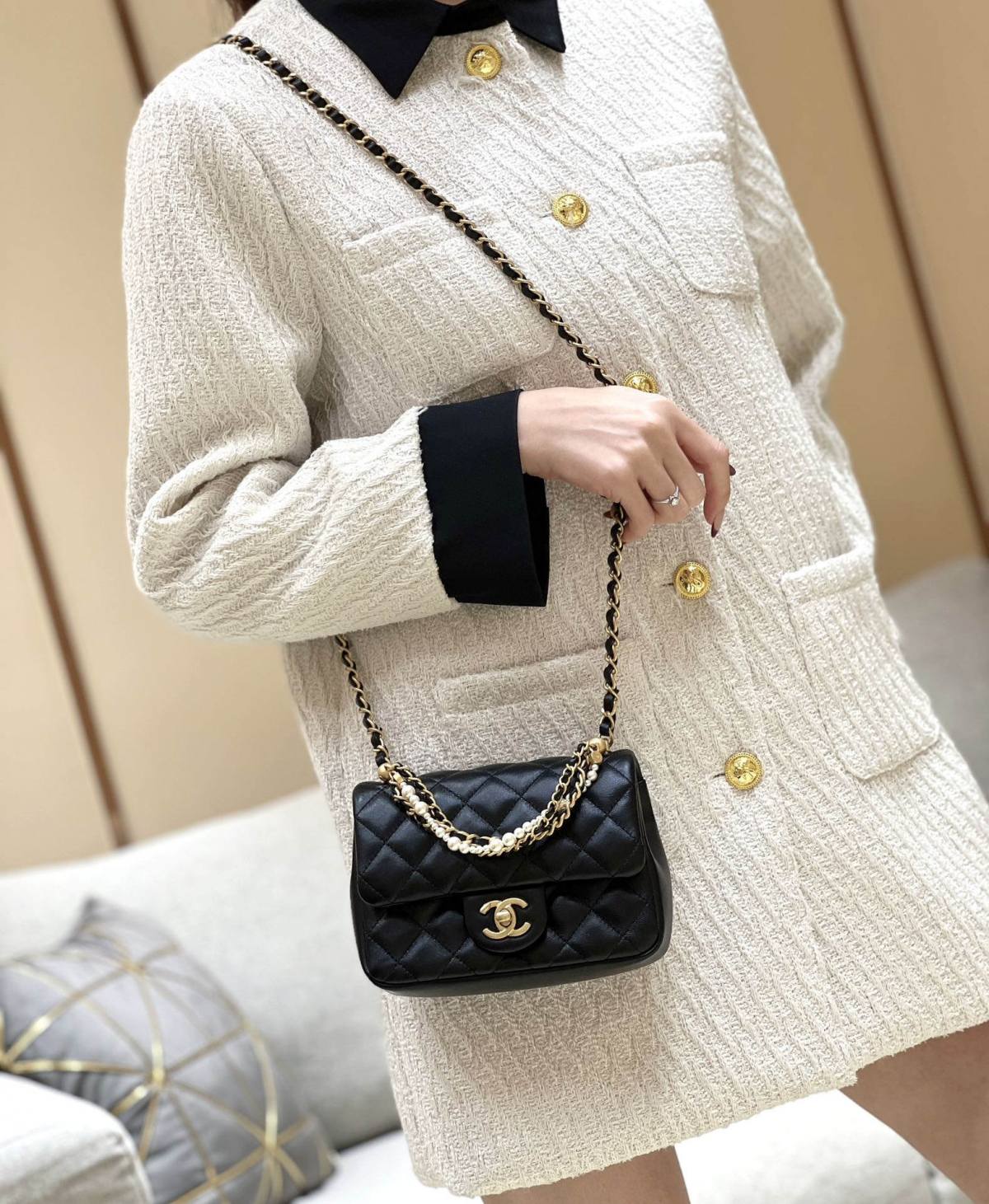 Ellebag’s Exquisite Replica of the Chanel Mini Flap Bag with Pearl Chain: A 17cm Light Beige Lambskin Masterpiece(2024 Dec Updated)-Best Quality Fake Louis Vuitton Bag Online Store, Replica designer bag ru