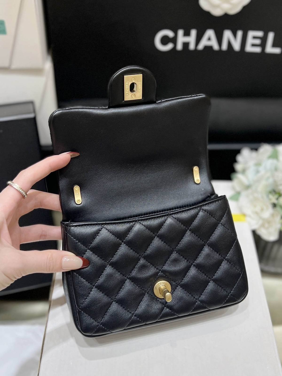 Ellebag’s Exquisite Replica of the Chanel Mini Flap Bag with Pearl Chain: A 17cm Light Beige Lambskin Masterpiece(2024 Dec Updated)-Pangalusna kualitas palsu Louis Vuitton Kantong Toko Online, Replica desainer kantong ru