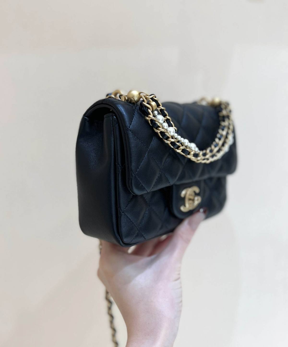 Ellebag’s Exquisite Replica of the Chanel Mini Flap Bag with Pearl Chain: A 17cm Light Beige Lambskin Masterpiece(2024 Dec Updated)-Pangalusna kualitas palsu Louis Vuitton Kantong Toko Online, Replica desainer kantong ru