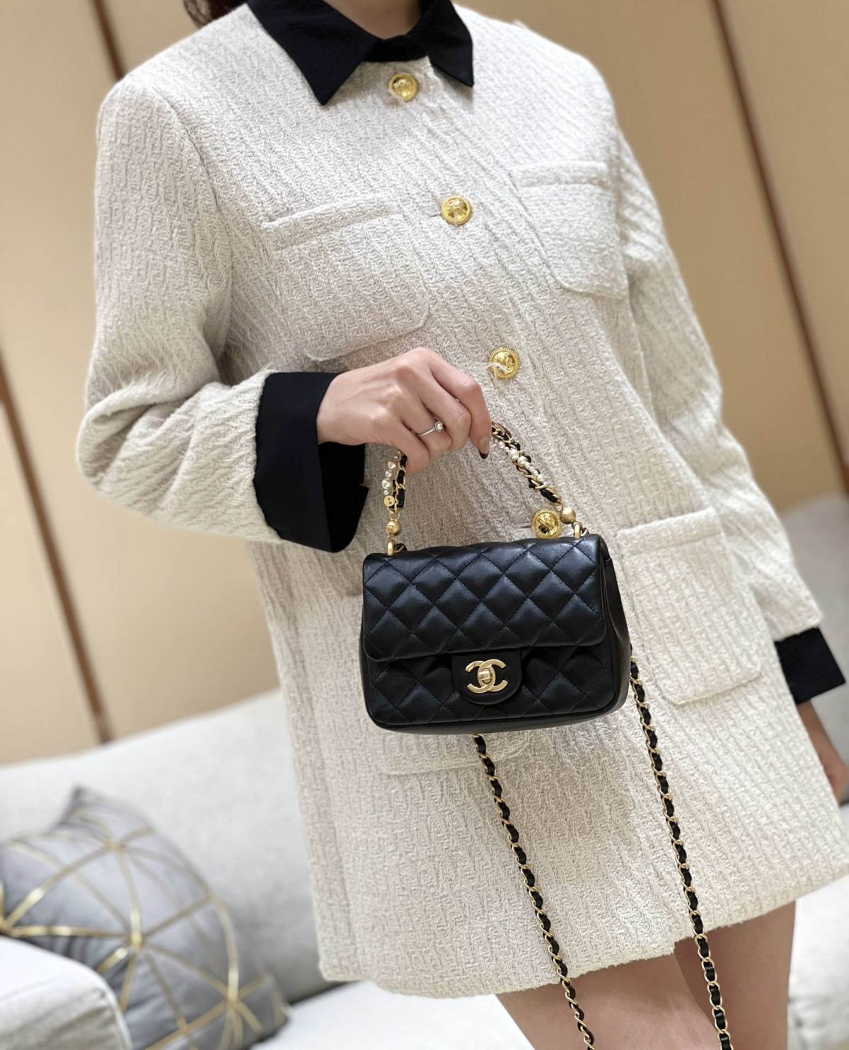 Ellebag’s Exquisite Replica of the Chanel Mini Flap Bag with Pearl Chain: A 17cm Light Beige Lambskin Masterpiece(2024 Dec Updated)-Best Quality Fake Louis Vuitton Bag Online Store, Replica designer bag ru