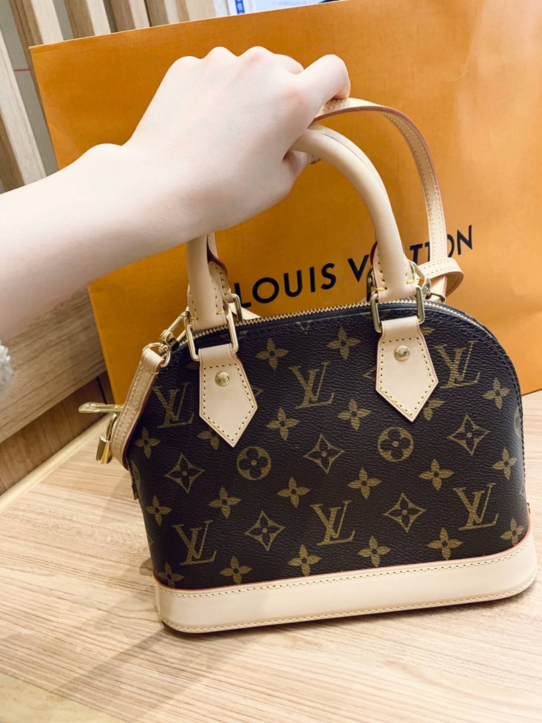 Ellebag’s 1:1 Replica of Louis Vuitton M53152 Alma BB: A Masterclass in Craftsmanship and Timeless Design(2024 Dec Updated)-Best Quality Fake Louis Vuitton Bag Online Store, Replica designer bag ru