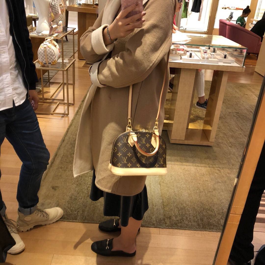 Ellebag’s 1:1 Replica of Louis Vuitton M53152 Alma BB: A Masterclass in Craftsmanship and Timeless Design(2024 Dec Updated)-Best Quality Fake Louis Vuitton Bag Online Store, Replica designer bag ru