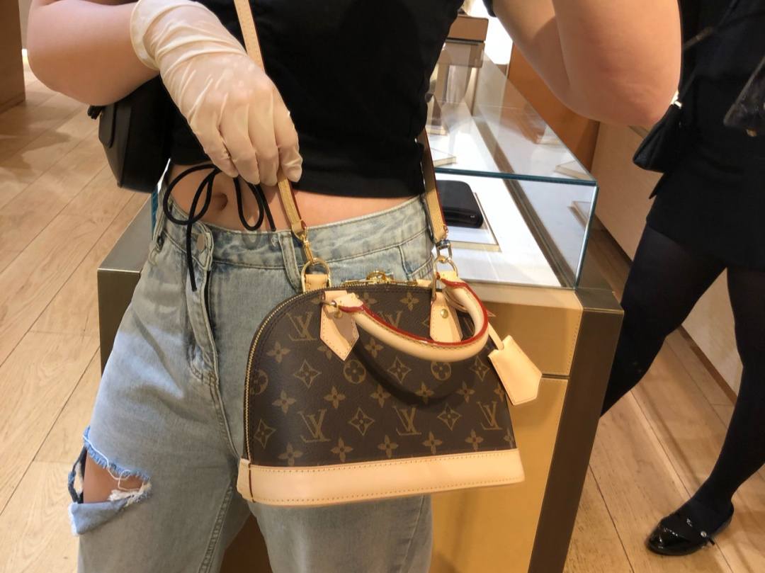 Ellebag’s 1:1 Replica of Louis Vuitton M53152 Alma BB: A Masterclass in Craftsmanship and Timeless Design(2024 Dec Updated)-Best Quality Fake Louis Vuitton Bag Online Store, Replica designer bag ru