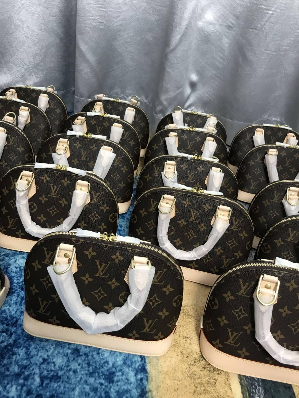 Ellebag’s 1:1 Replica of Louis Vuitton M53152 Alma BB: A Masterclass in Craftsmanship and Timeless Design(2024 Dec Updated)-Best Quality Fake Louis Vuitton Bag Online Store, Replica designer bag ru