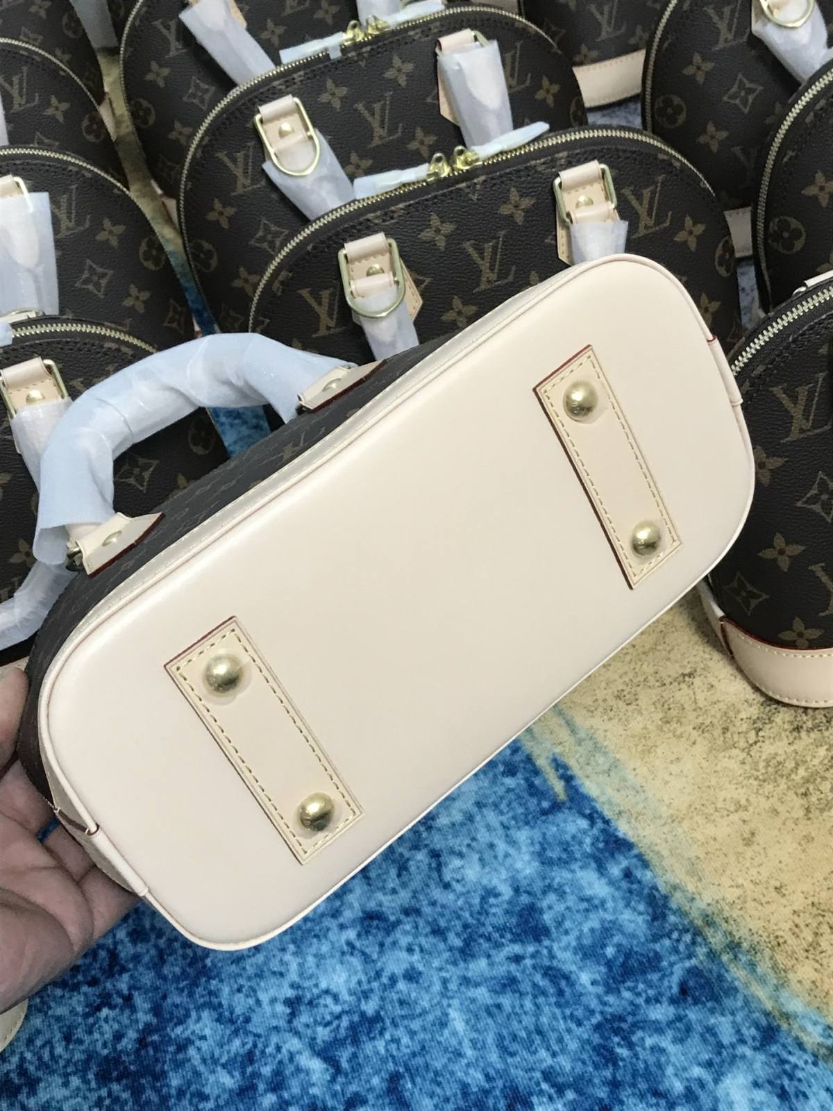 Ellebag’s 1:1 Replica of Louis Vuitton M53152 Alma BB: A Masterclass in Craftsmanship and Timeless Design(2024 Dec Updated)-Best Quality Fake Louis Vuitton Bag Online Store, Replica designer bag ru