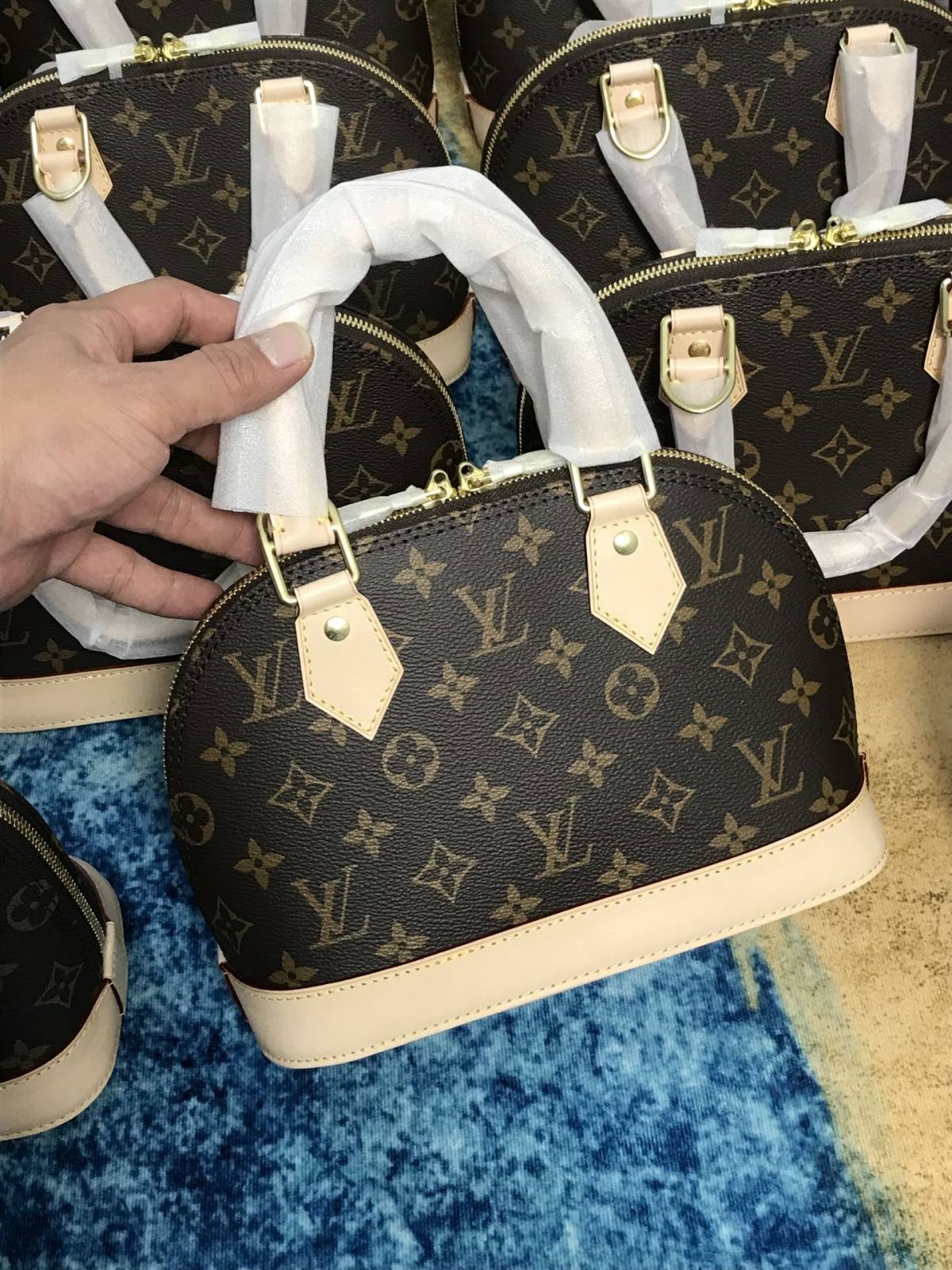 Ellebag’s 1:1 Replica of Louis Vuitton M53152 Alma BB: A Masterclass in Craftsmanship and Timeless Design(2024 Dec Updated)-Best Quality Fake Louis Vuitton Bag Online Store, Replica designer bag ru