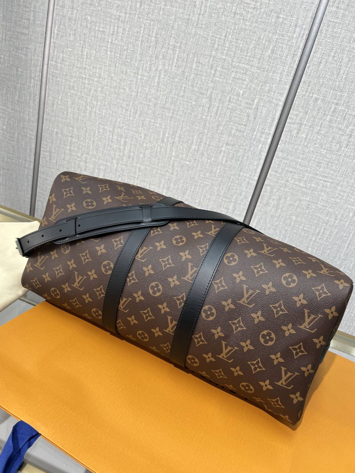 Ellebag’s 1:1 Replica of Louis Vuitton M56711 Keepall Bandoulière 45 – Mastering Travel Luxury(2024 Dec Updated)-Best Quality Fake Louis Vuitton Bag Online Store, Replica designer bag ru