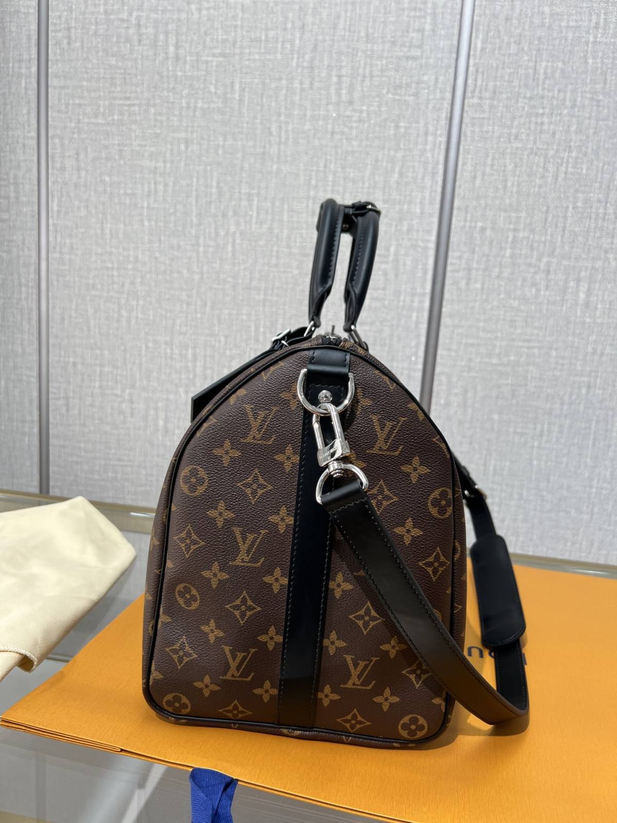 Ellebag’s 1:1 Replica of Louis Vuitton M56711 Keepall Bandoulière 45 – Mastering Travel Luxury(2024 Dec Updated)-Best Quality Fake Louis Vuitton Bag Online Store, Replica designer bag ru